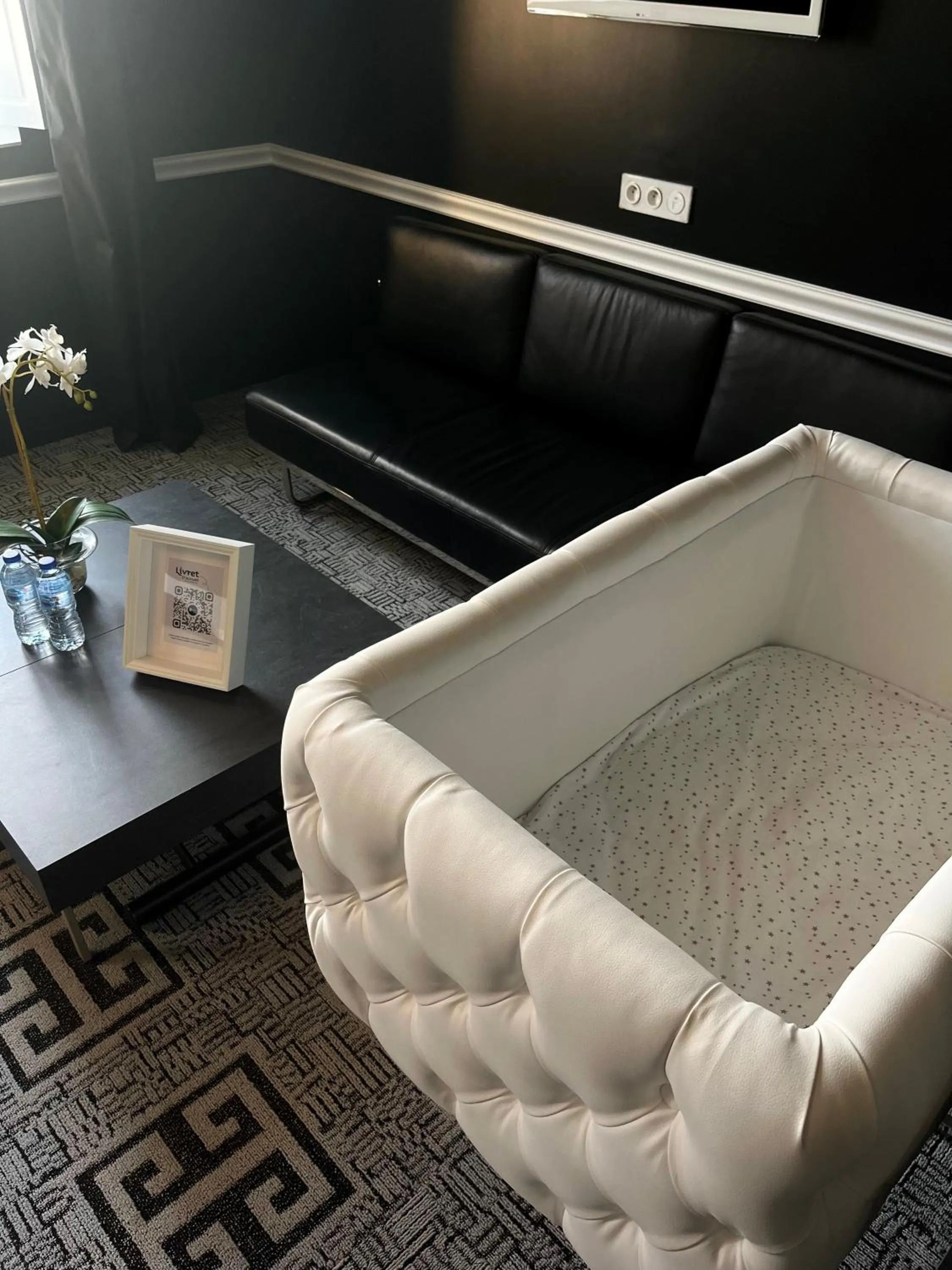 cot, Bed in Art Hotel