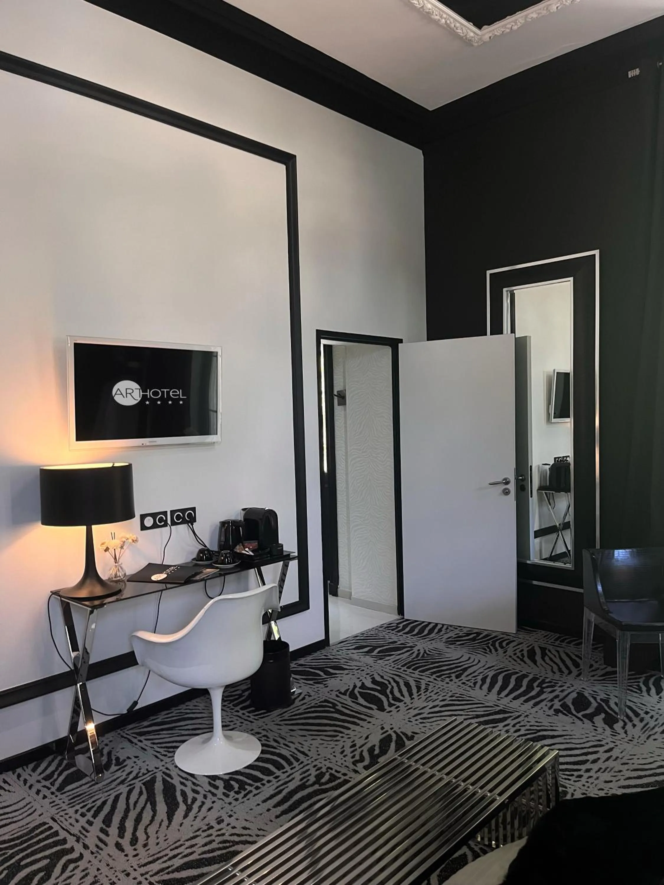 TV and multimedia in Art Hotel