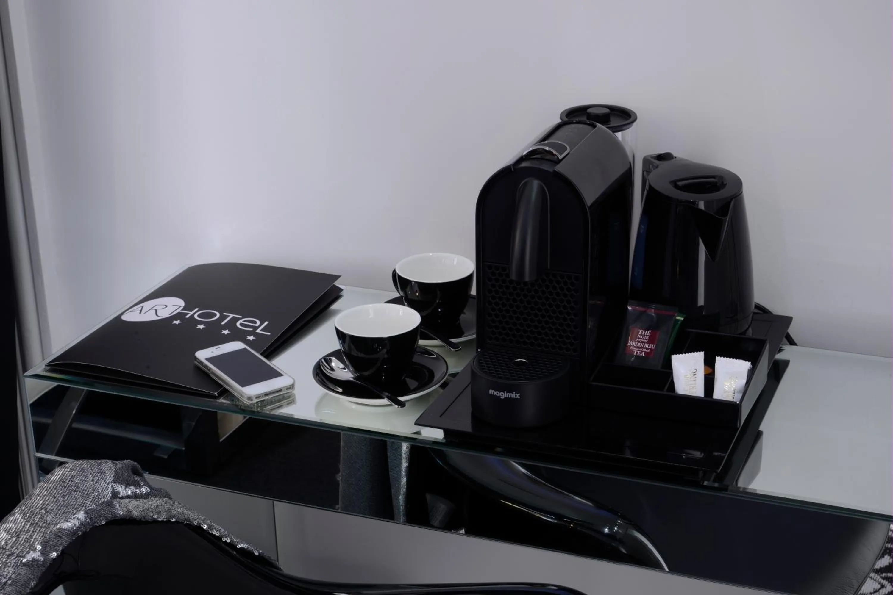 Coffee/tea facilities in Art Hotel