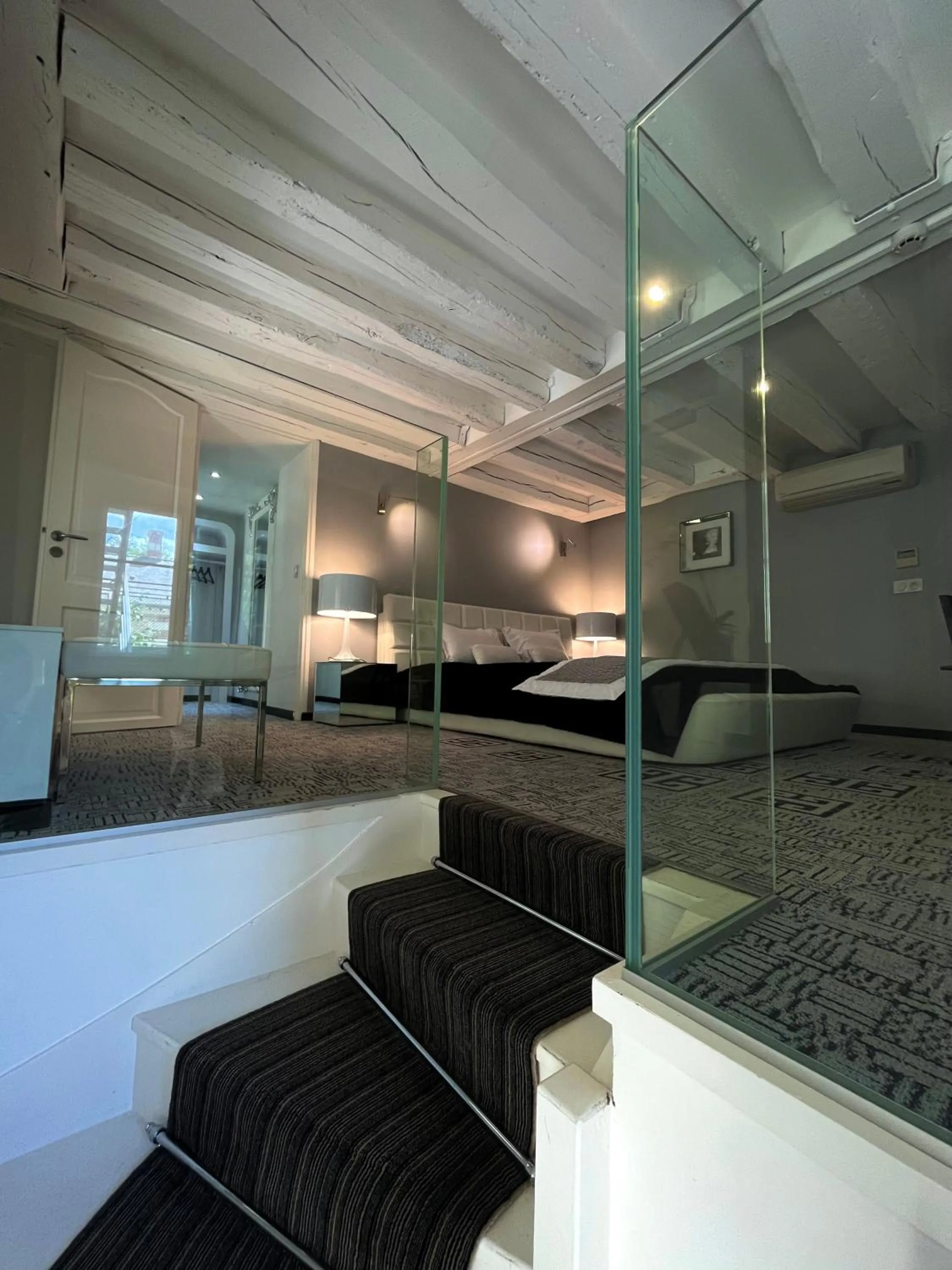 Photo of the whole room in Art Hotel