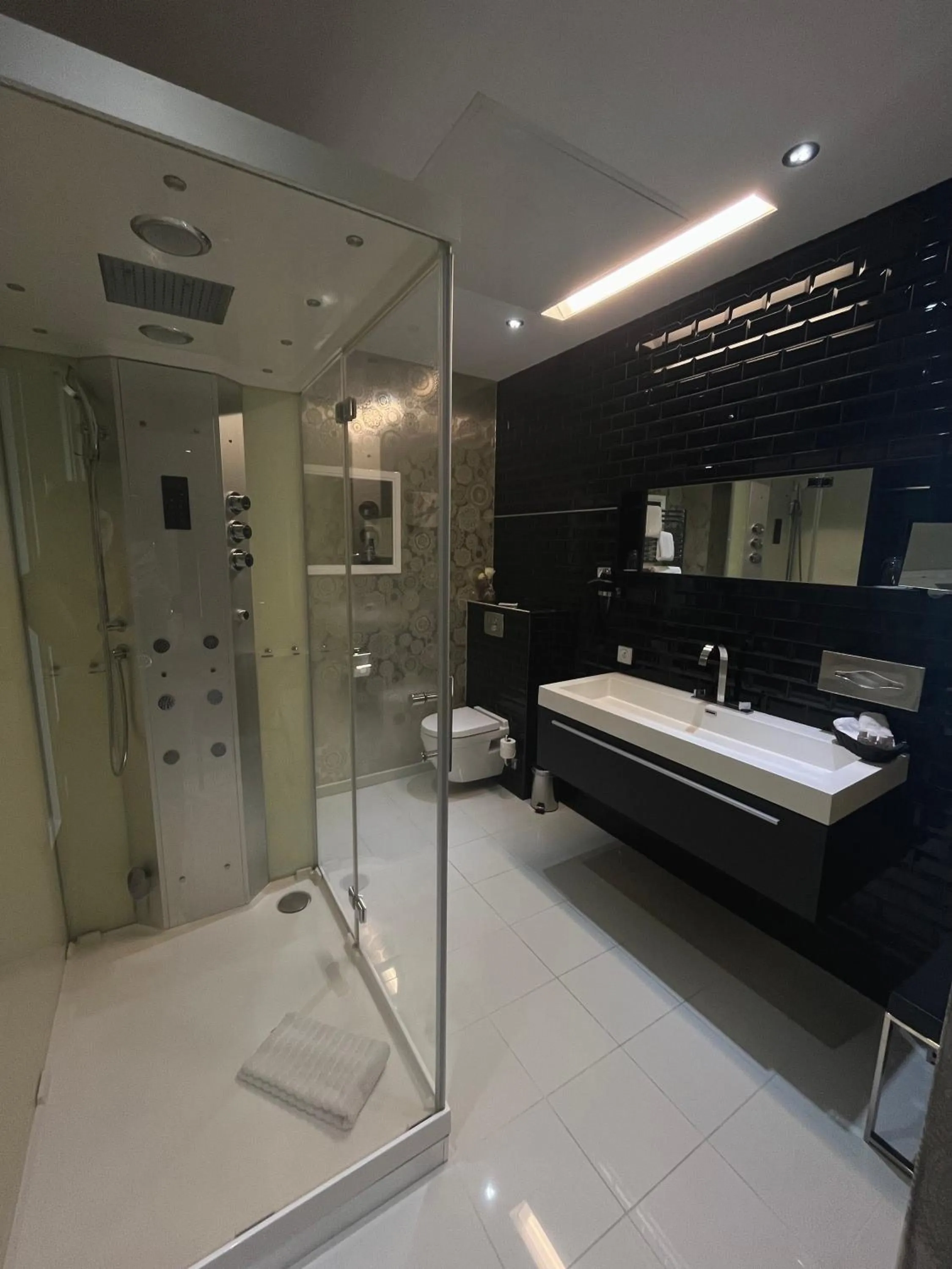 Bathroom in Art Hotel