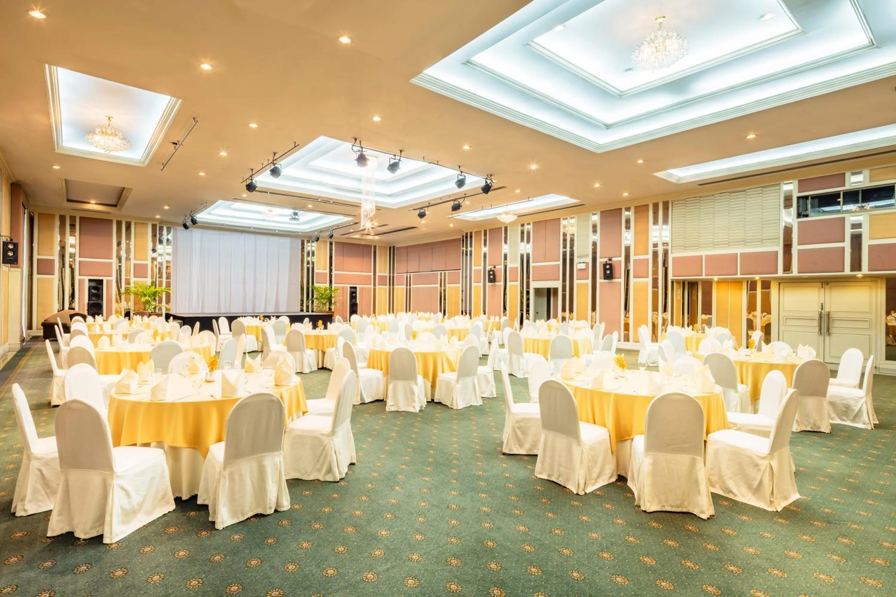 Meeting/conference room in Cholchan Pattaya Beach Resort - SHA Extra Plus