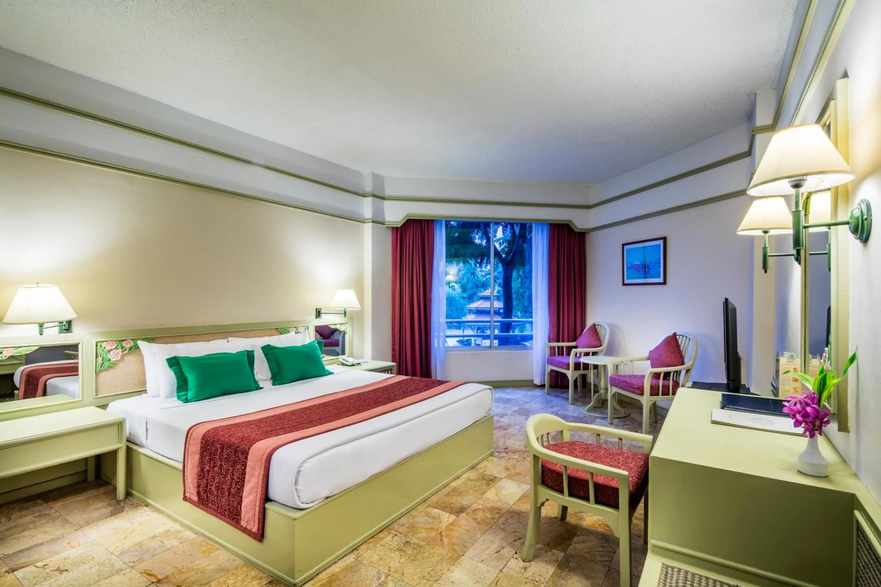 Bedroom, Bed in Cholchan Pattaya Beach Resort - SHA Extra Plus