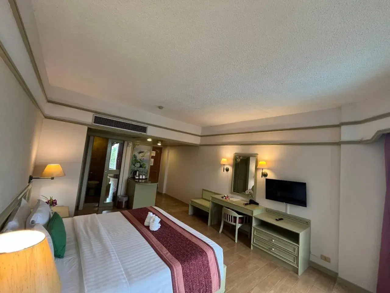 Wave Room in Cholchan Pattaya Beach Resort - SHA Extra Plus Wave Room in Cholchan Pattaya Beach Resort - SHA Extra Plus