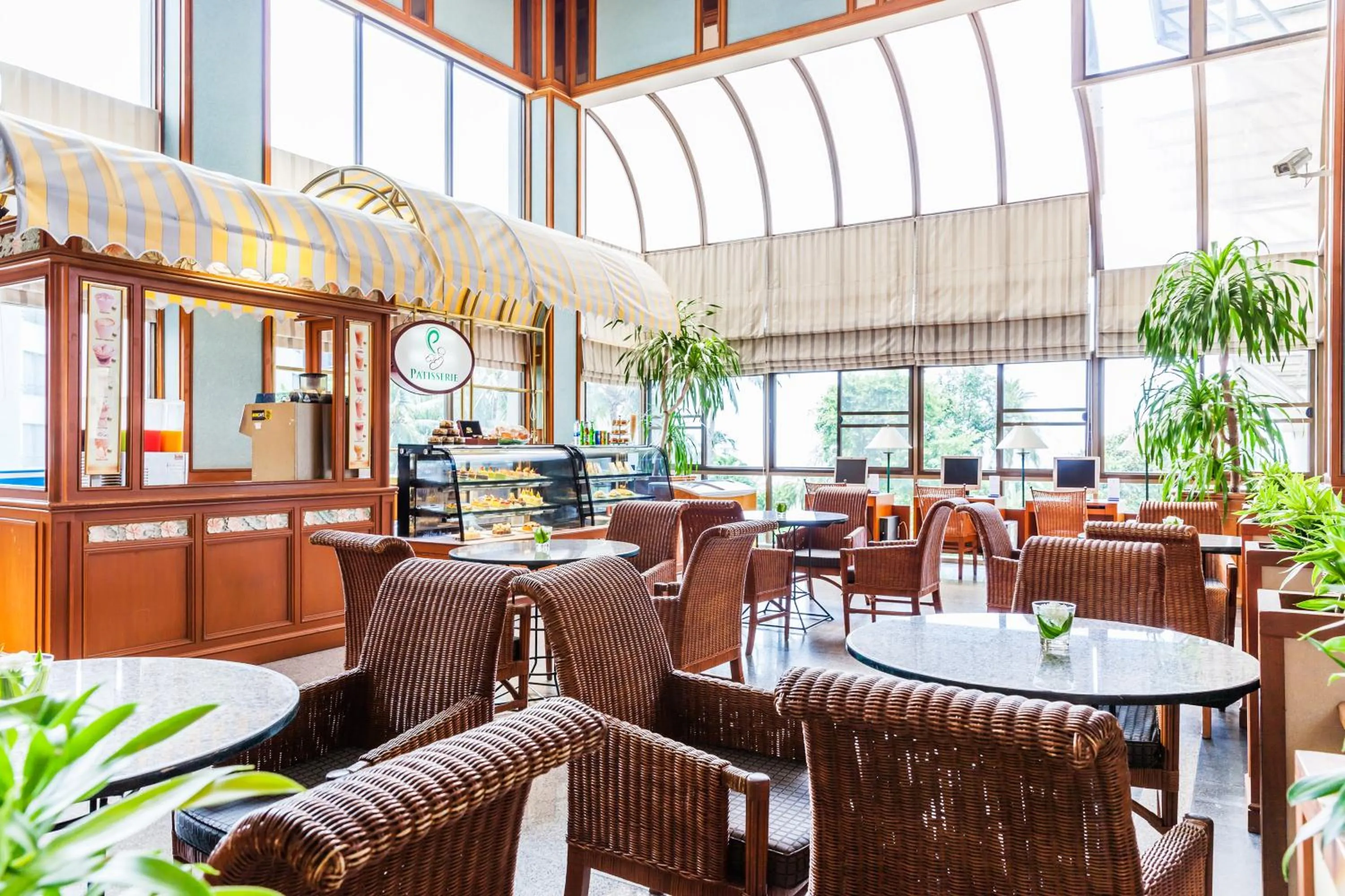 Restaurant/places to eat in Cholchan Pattaya Beach Resort - SHA Extra Plus