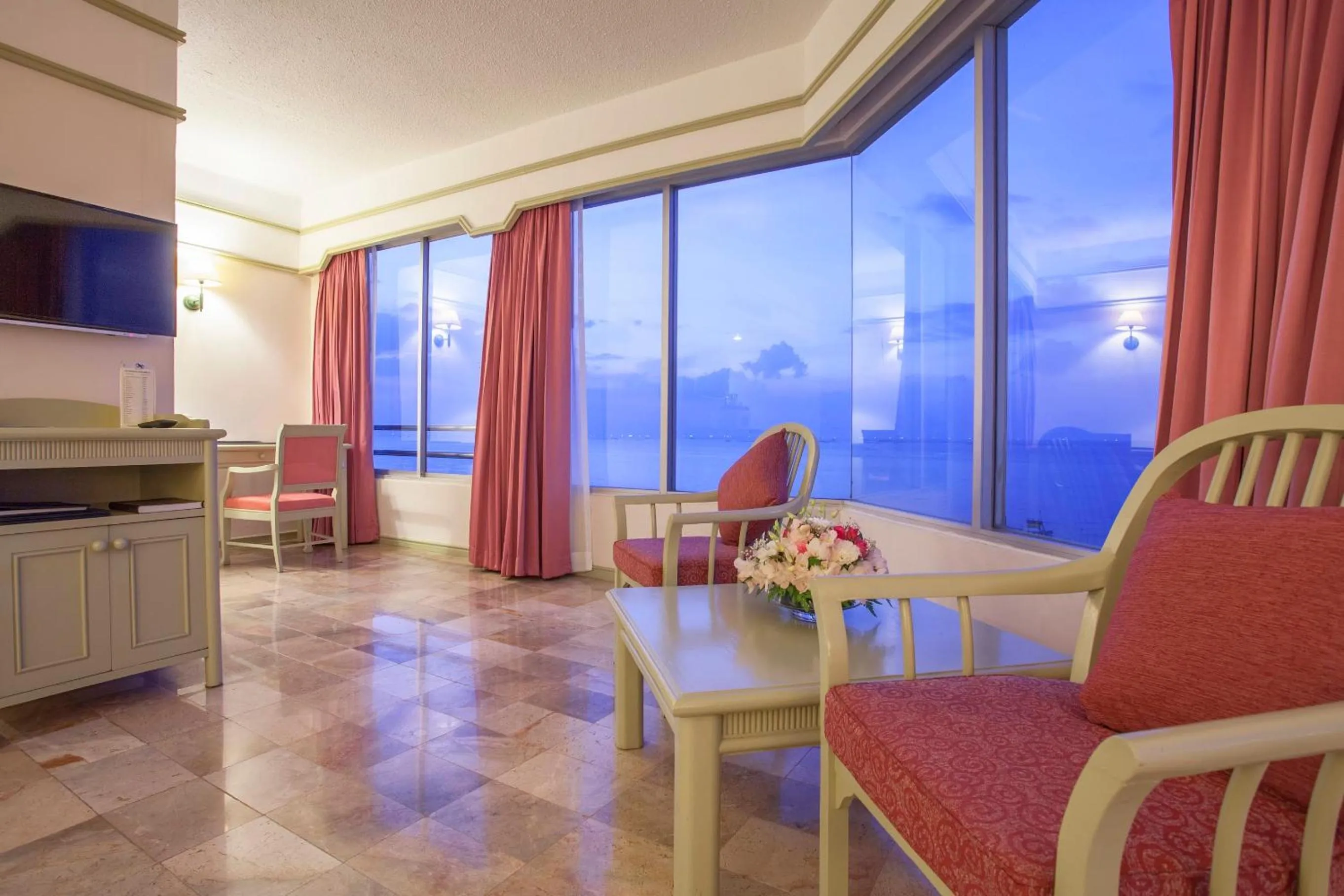 Seating area in Cholchan Pattaya Beach Resort - SHA Extra Plus