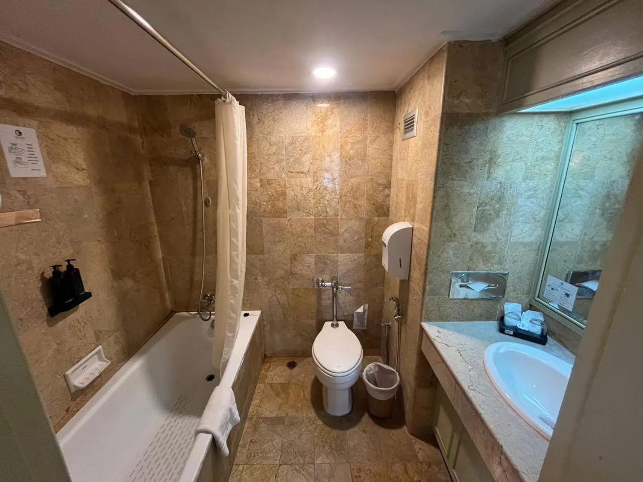 Cholchan Pattaya Beach Resort - SHA Extra Plus