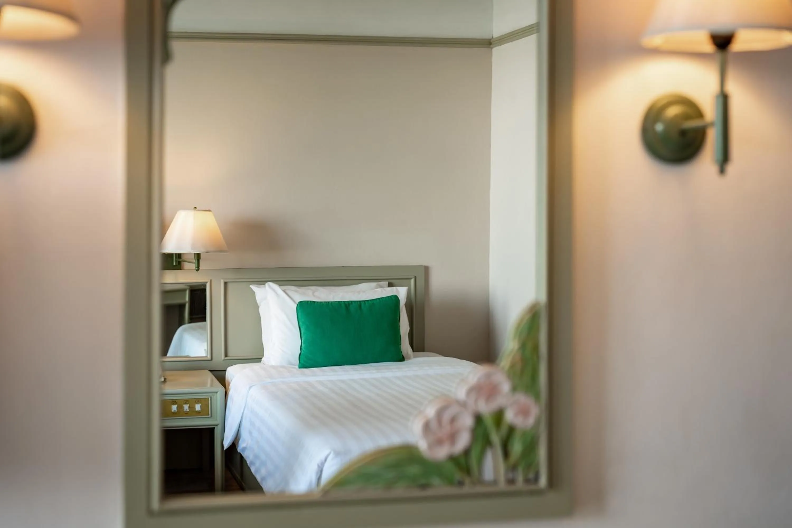 Bedroom, Bed in Cholchan Pattaya Beach Resort - SHA Extra Plus