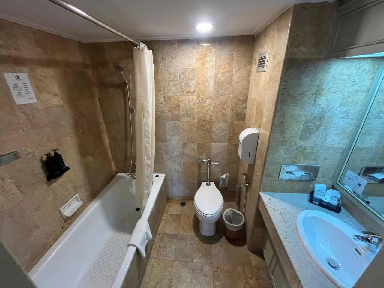 Cholchan Pattaya Beach Resort - SHA Extra Plus