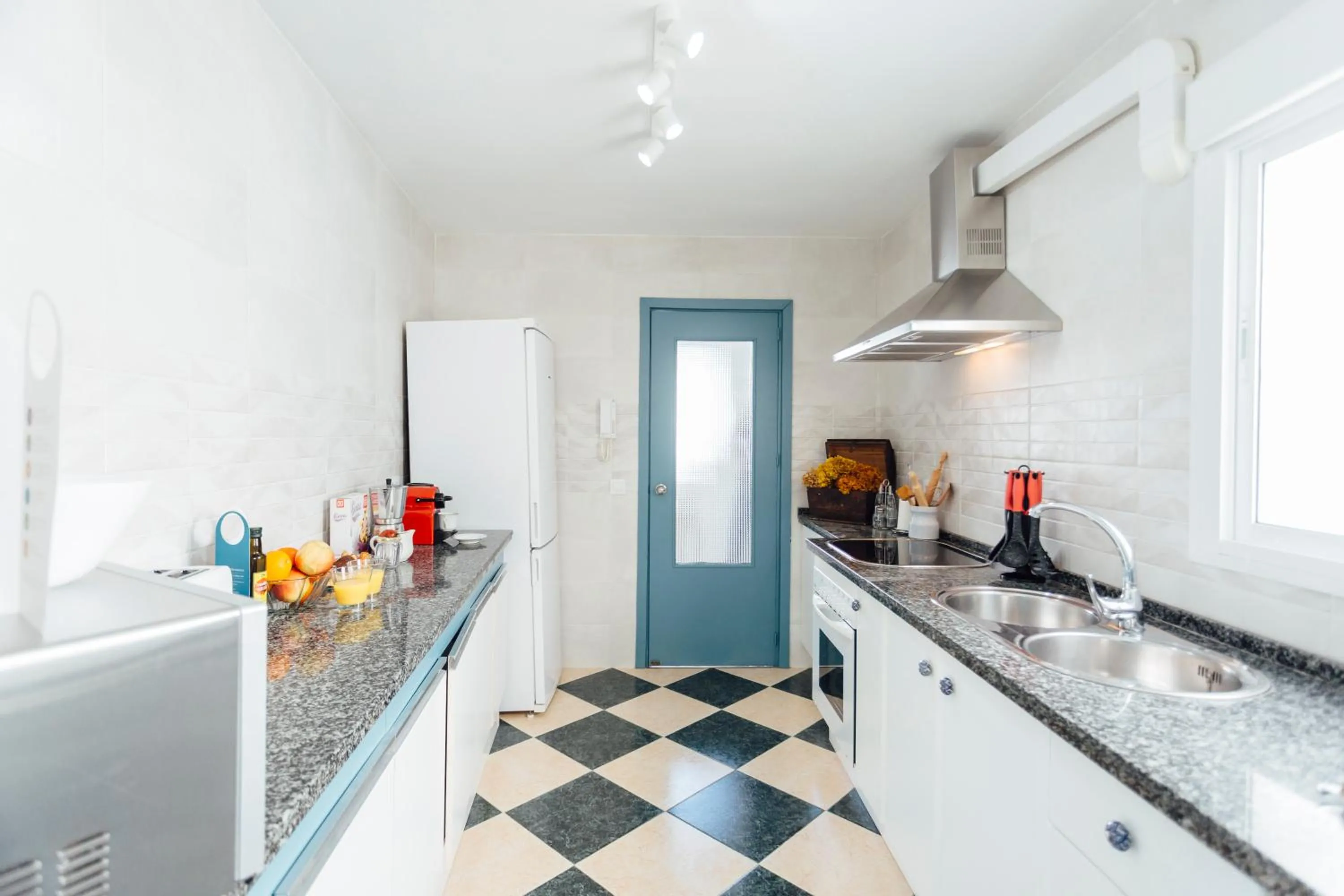 Stunning and colorful- 4Bd 2Bth- Santa Cruz