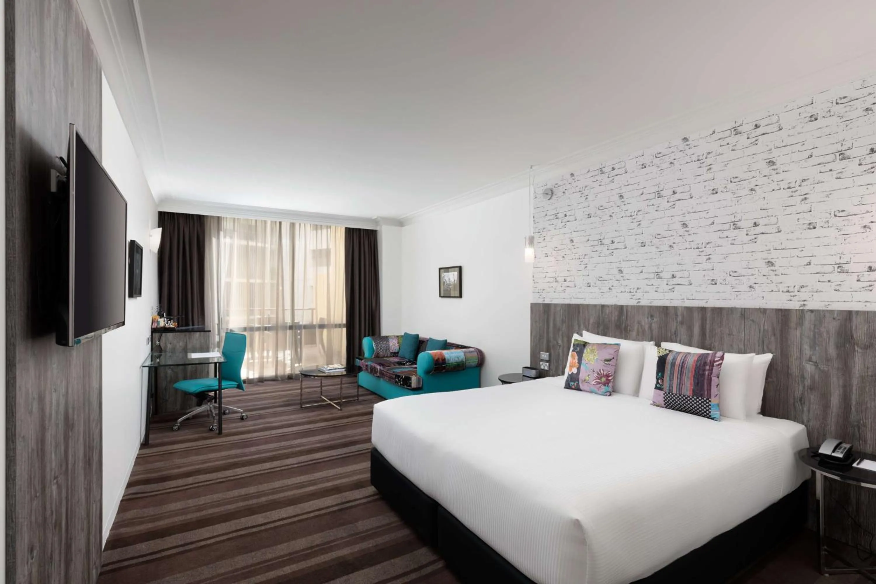 Photo of the whole room, Bed in Rydges Sydney Central
