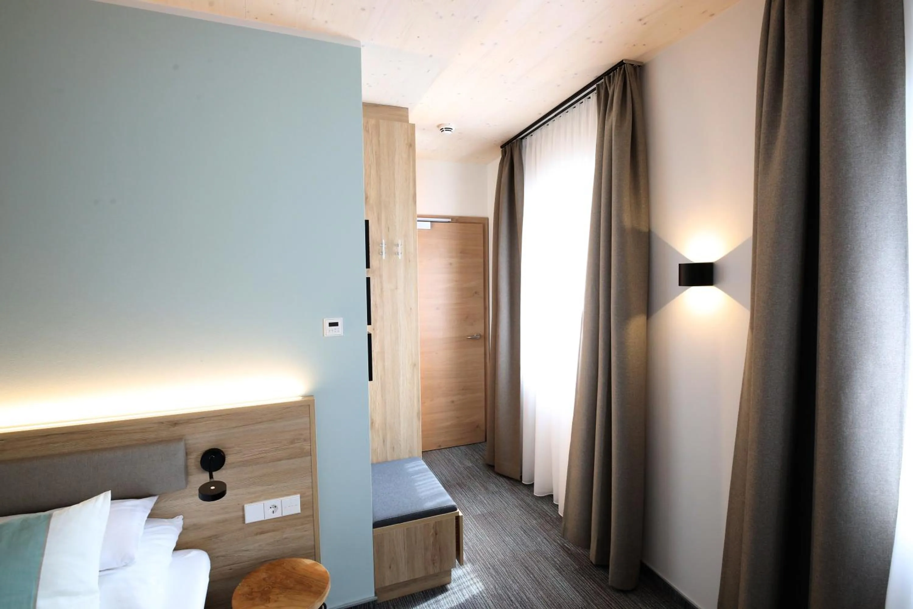 Facade/entrance, Bed in Donau Lodge