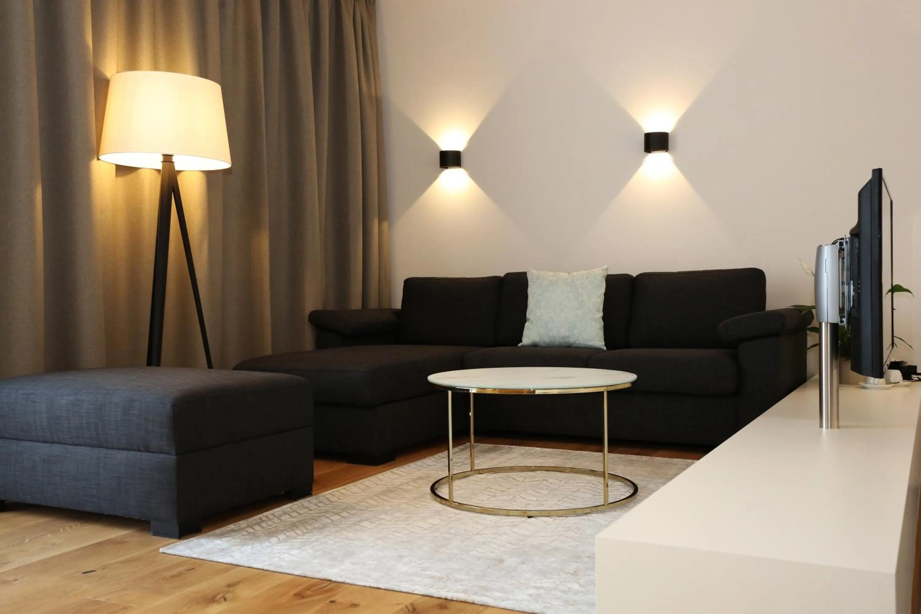 Seating area in Donau Lodge