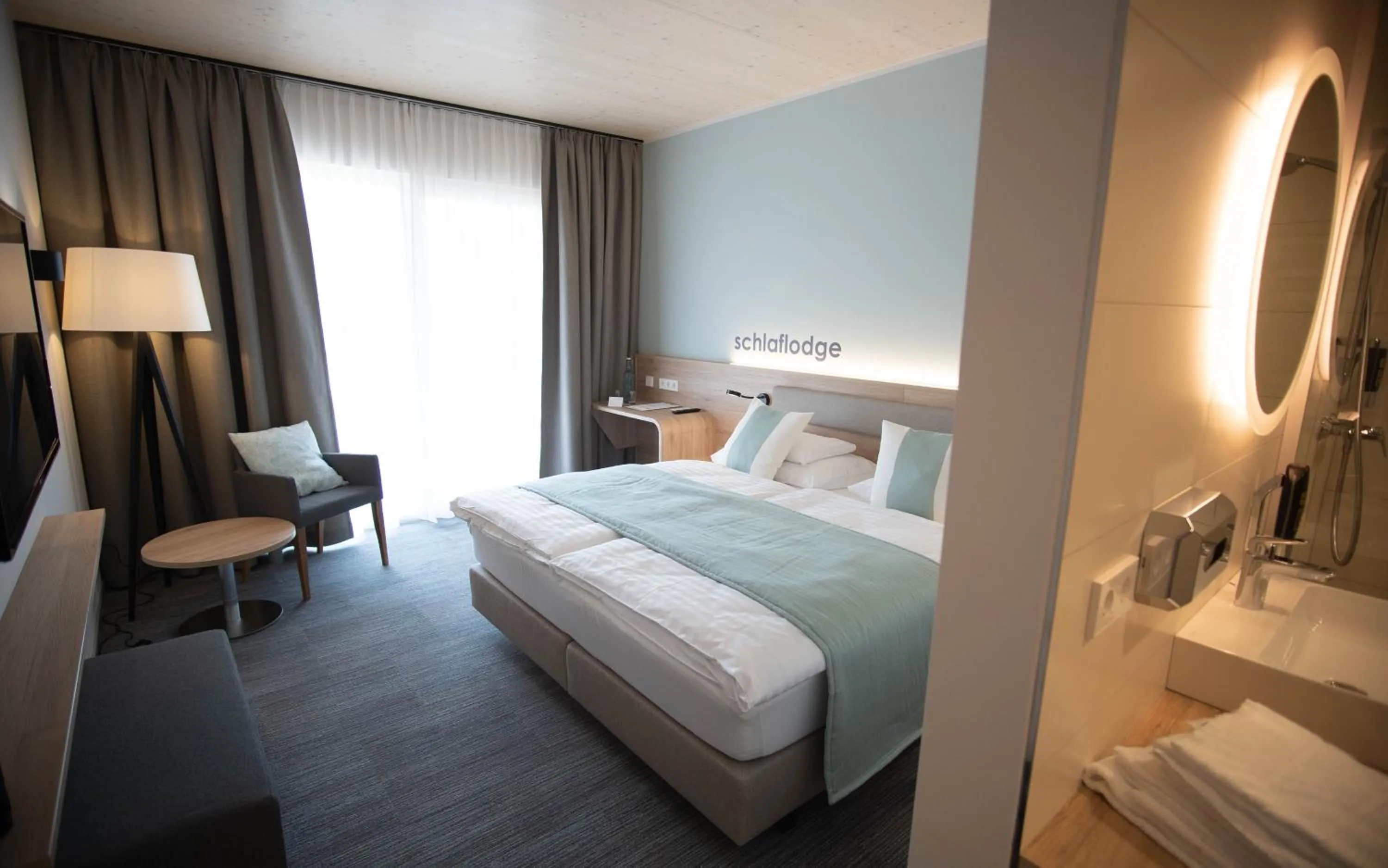 Photo of the whole room, Bed in Donau Lodge