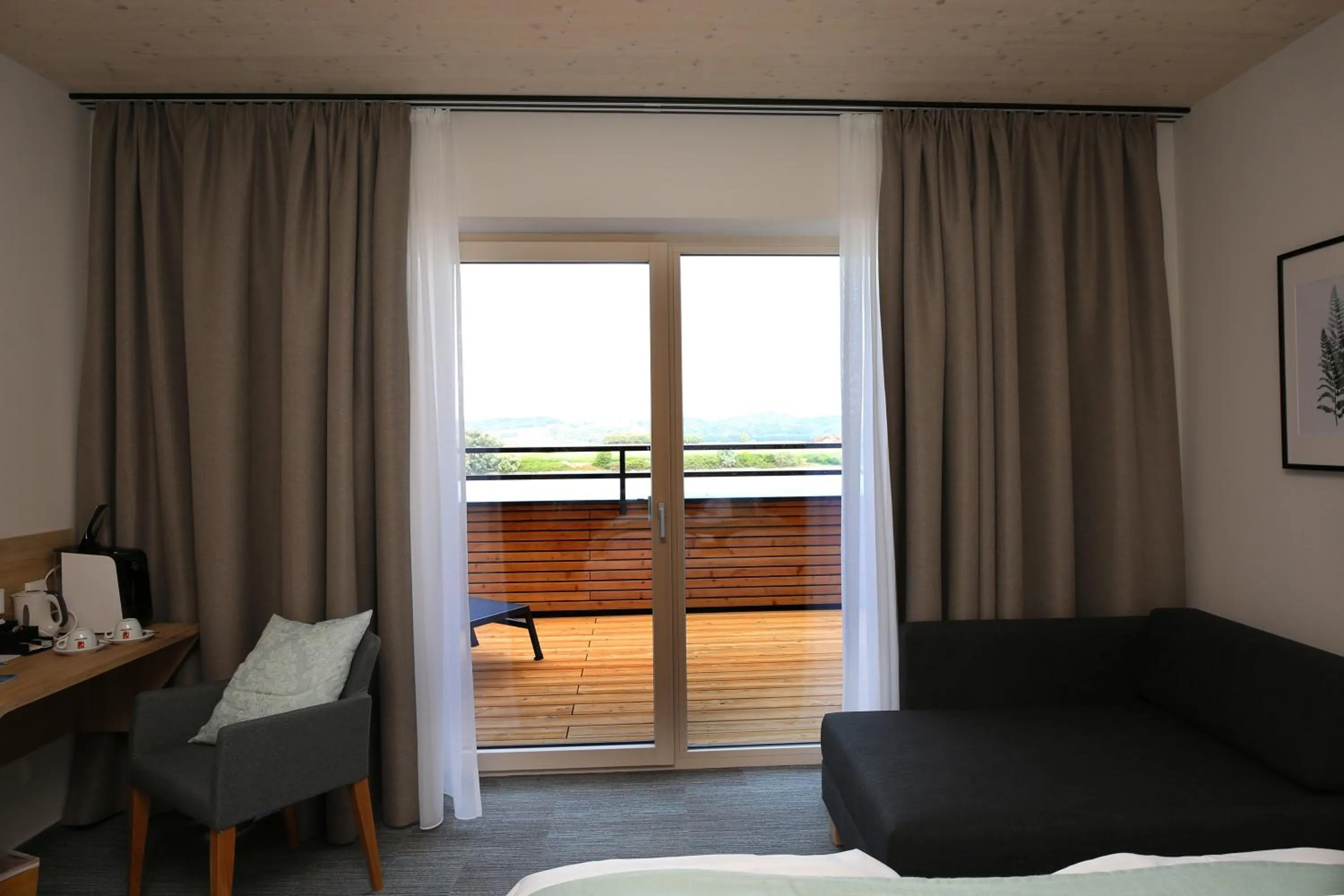 Photo of the whole room, Bed in Donau Lodge