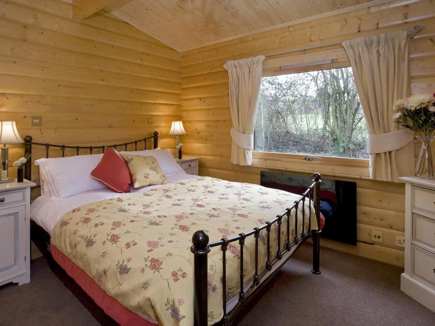 Bedroom, Bed in Cherbridge Lodges - Riverside lodges, short lets (business or holidays)
