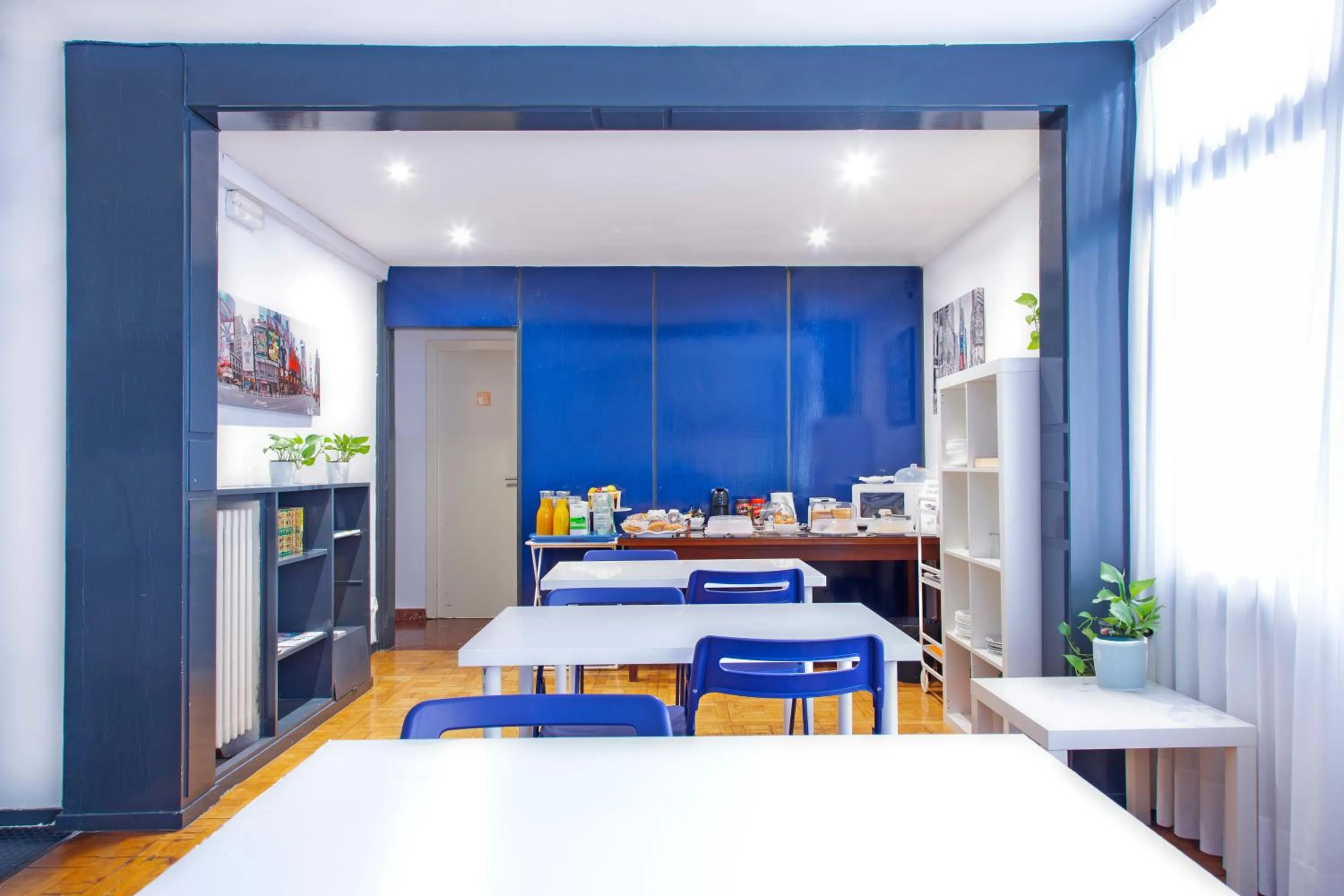 Barcelona City Street Hostal