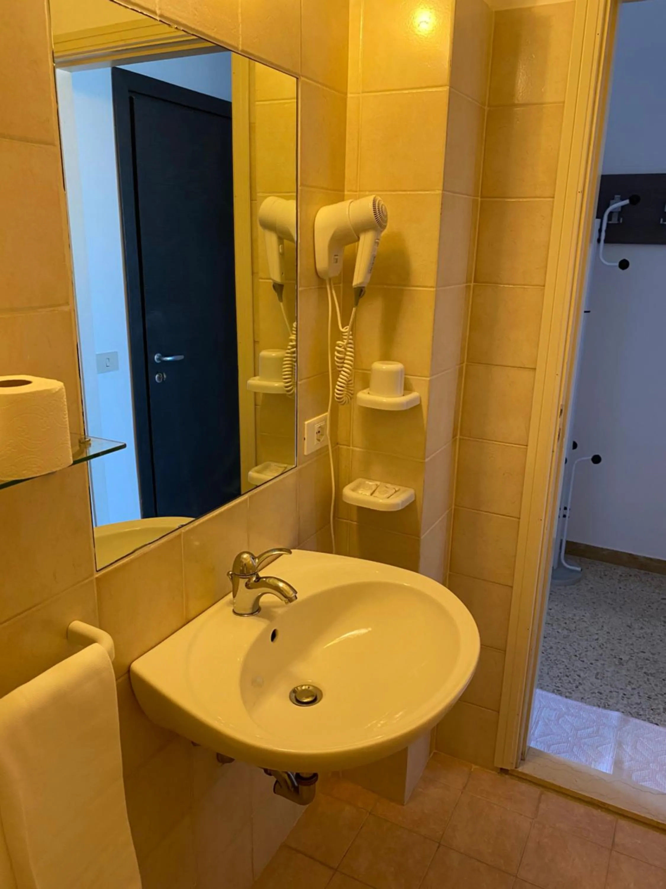 Bathroom in GFH - Hotel Spiaggia D'Oro