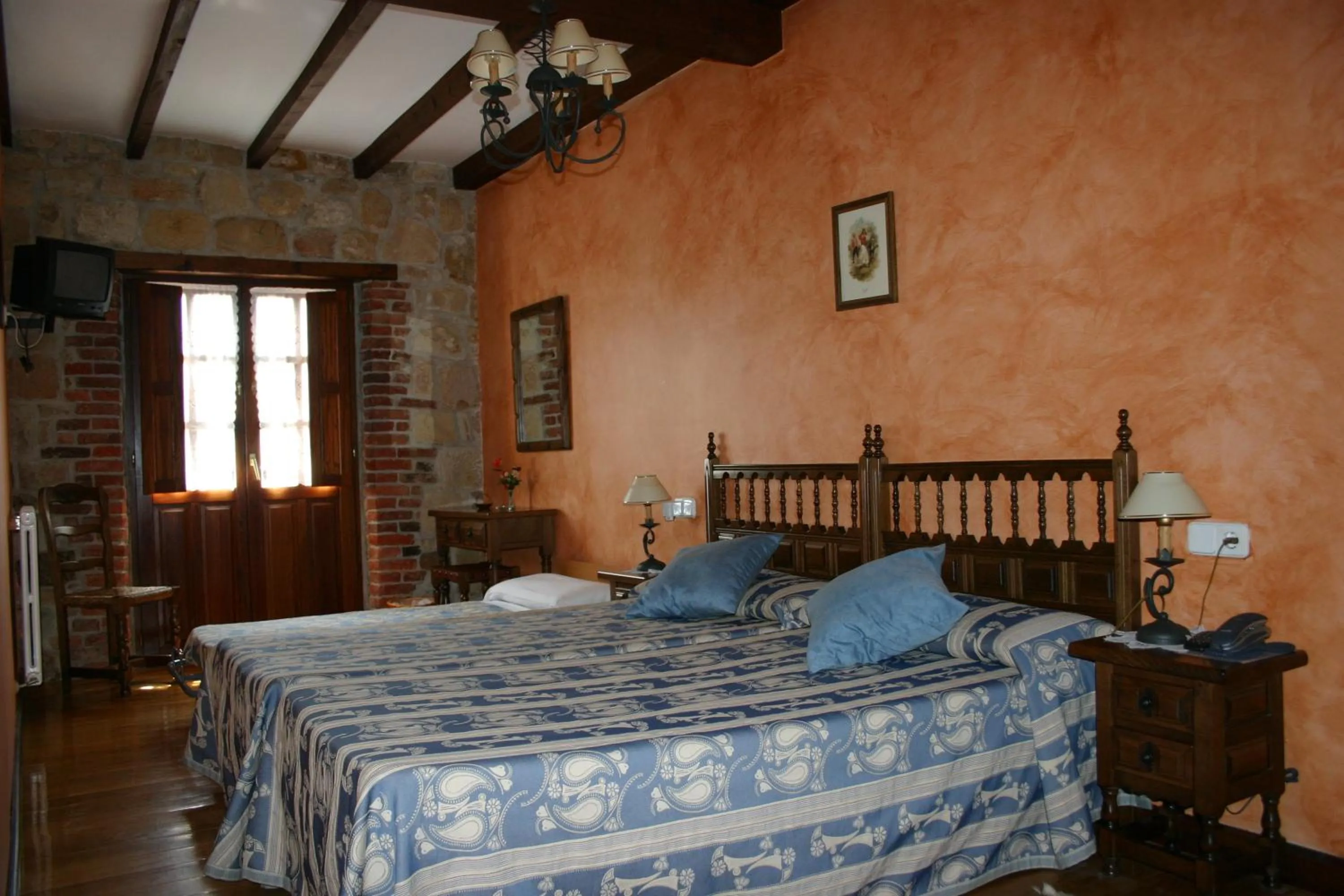 Photo of the whole room, Bed in Hotel "Posada Finca EL SOLAR" Algunas habts tipo estudio con nevera microondas hidromasaje para 2 terraza vistas - " Gintonic- Bar -Terraza panorámica"