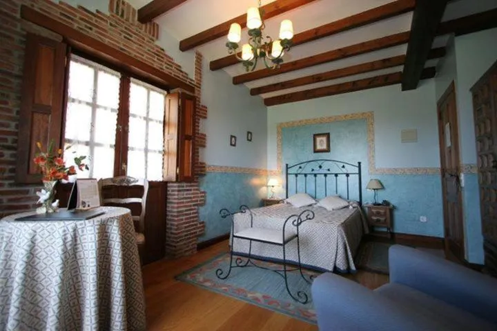 Bed in Hotel "Posada Finca EL SOLAR" Algunas habts tipo estudio con nevera microondas hidromasaje para 2 terraza vistas - " Gintonic- Bar -Terraza panorámica"