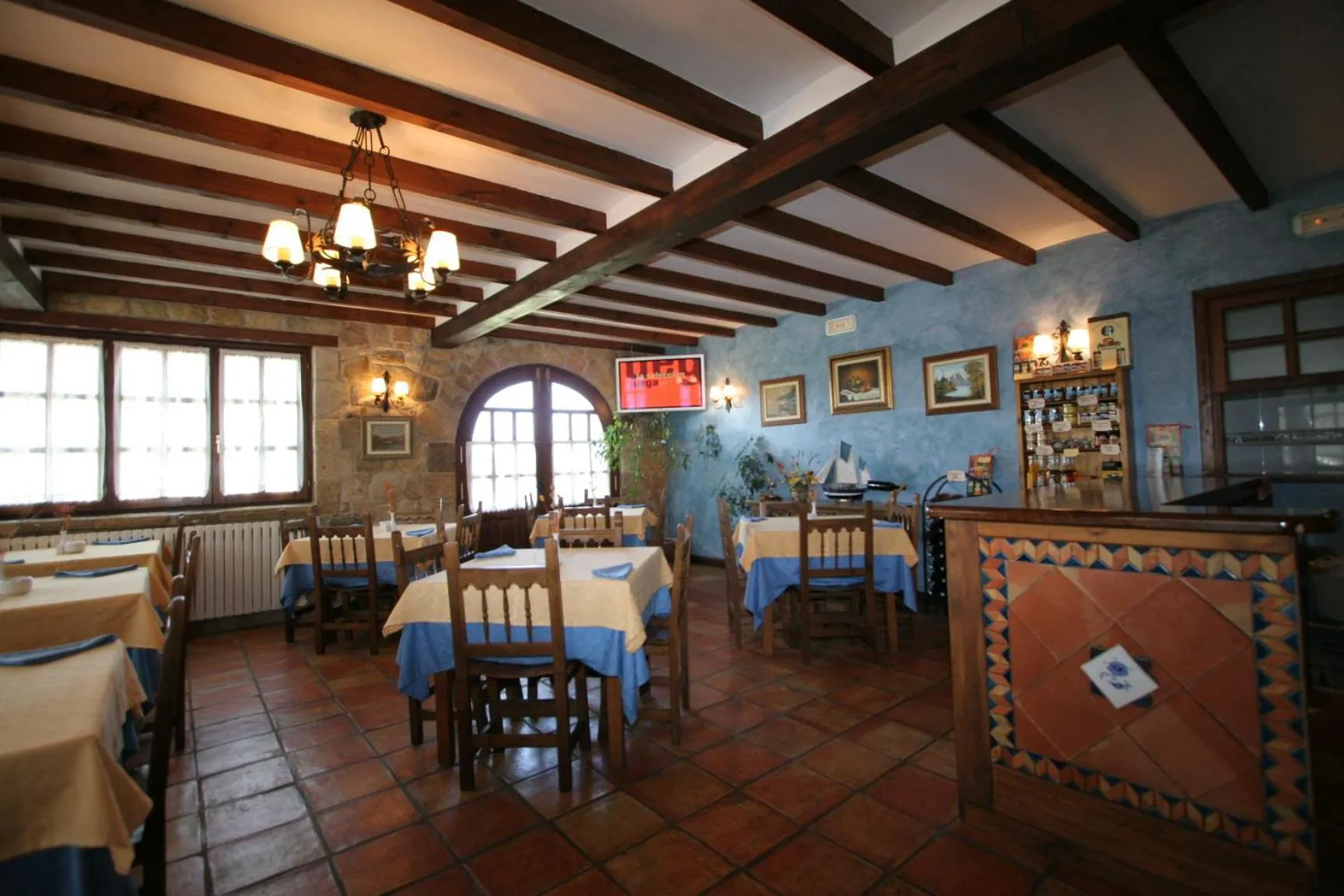 Restaurant/places to eat in Hotel "Posada Finca EL SOLAR" Algunas habts tipo estudio con nevera microondas hidromasaje para 2 terraza vistas - " Gintonic- Bar -Terraza panorámica"