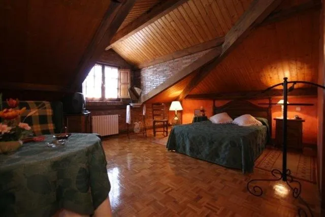 Photo of the whole room, Bed in Hotel "Posada Finca EL SOLAR" Algunas habts tipo estudio con nevera microondas hidromasaje para 2 terraza vistas - " Gintonic- Bar -Terraza panorámica"