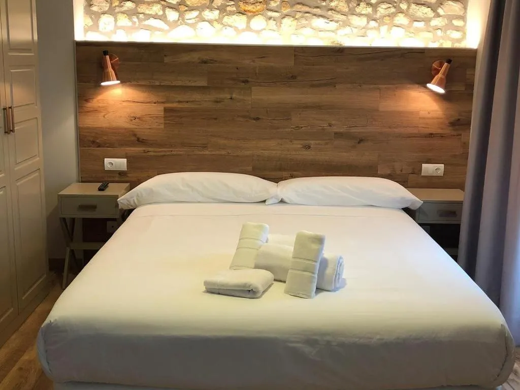 Bed in Hotel "Posada Finca EL SOLAR" Algunas habts tipo estudio con nevera microondas hidromasaje para 2 terraza vistas - " Gintonic- Bar -Terraza panorámica"