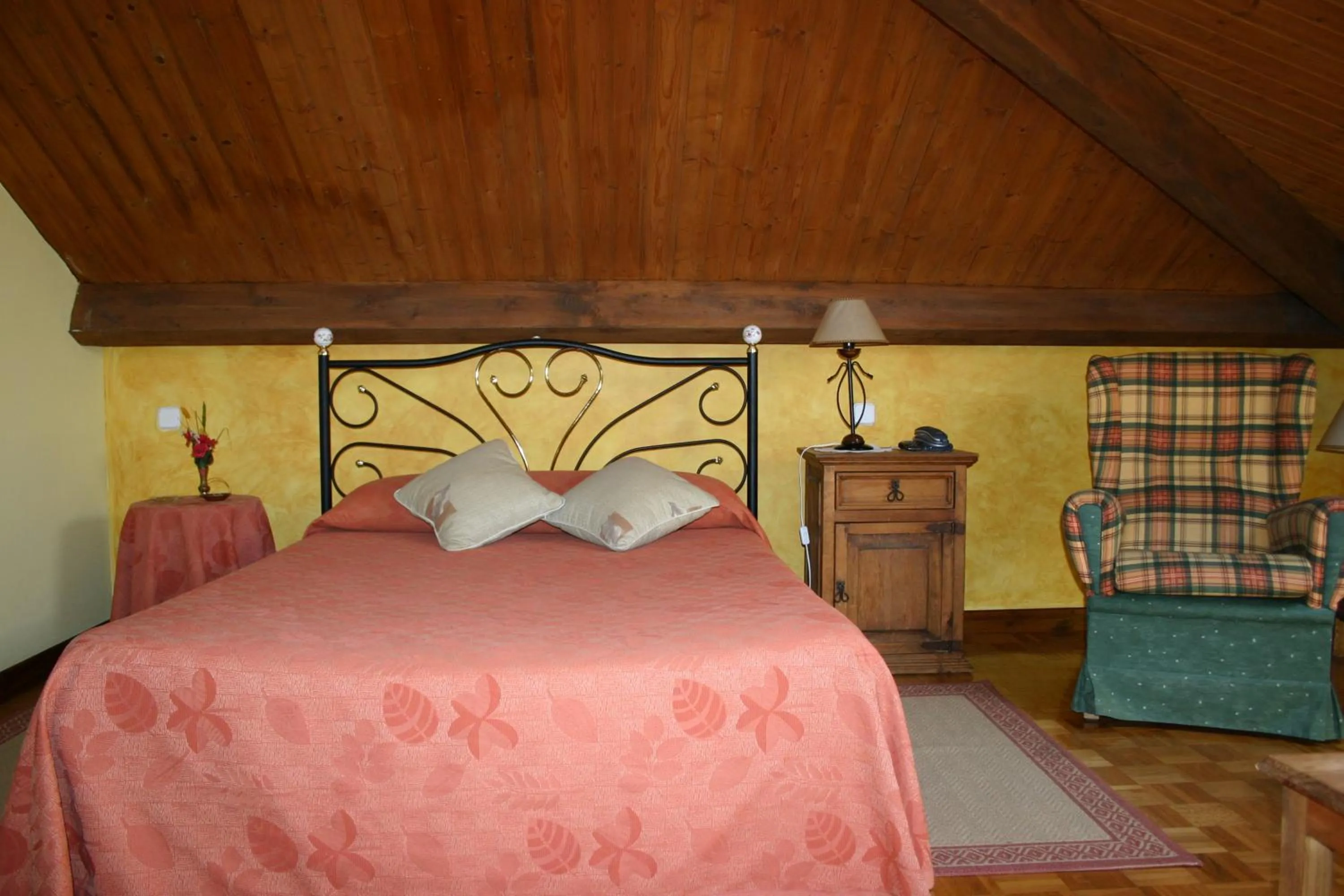 Bed in Hotel "Posada Finca EL SOLAR" Algunas habts tipo estudio con nevera microondas hidromasaje para 2 terraza vistas - " Gintonic- Bar -Terraza panorámica"