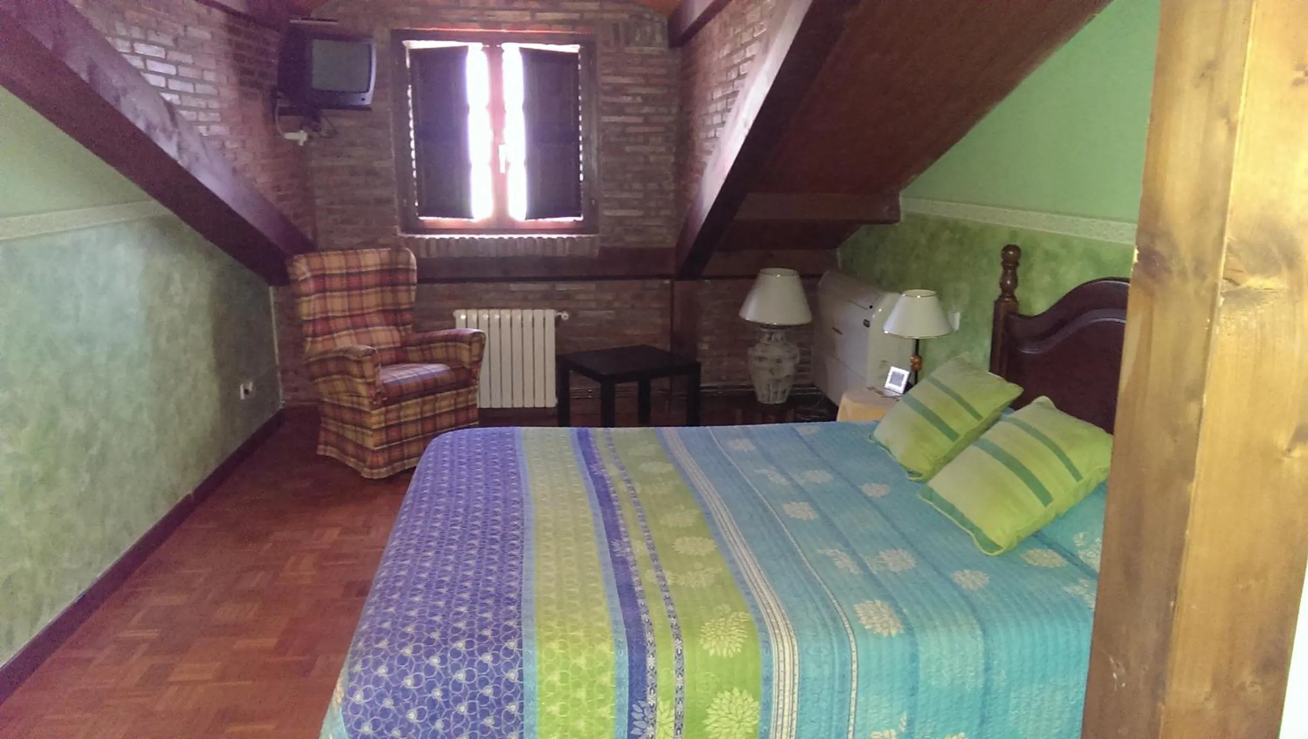 Photo of the whole room, Bed in Hotel "Posada Finca EL SOLAR" Algunas habts tipo estudio con nevera microondas hidromasaje para 2 terraza vistas - " Gintonic- Bar -Terraza panorámica"