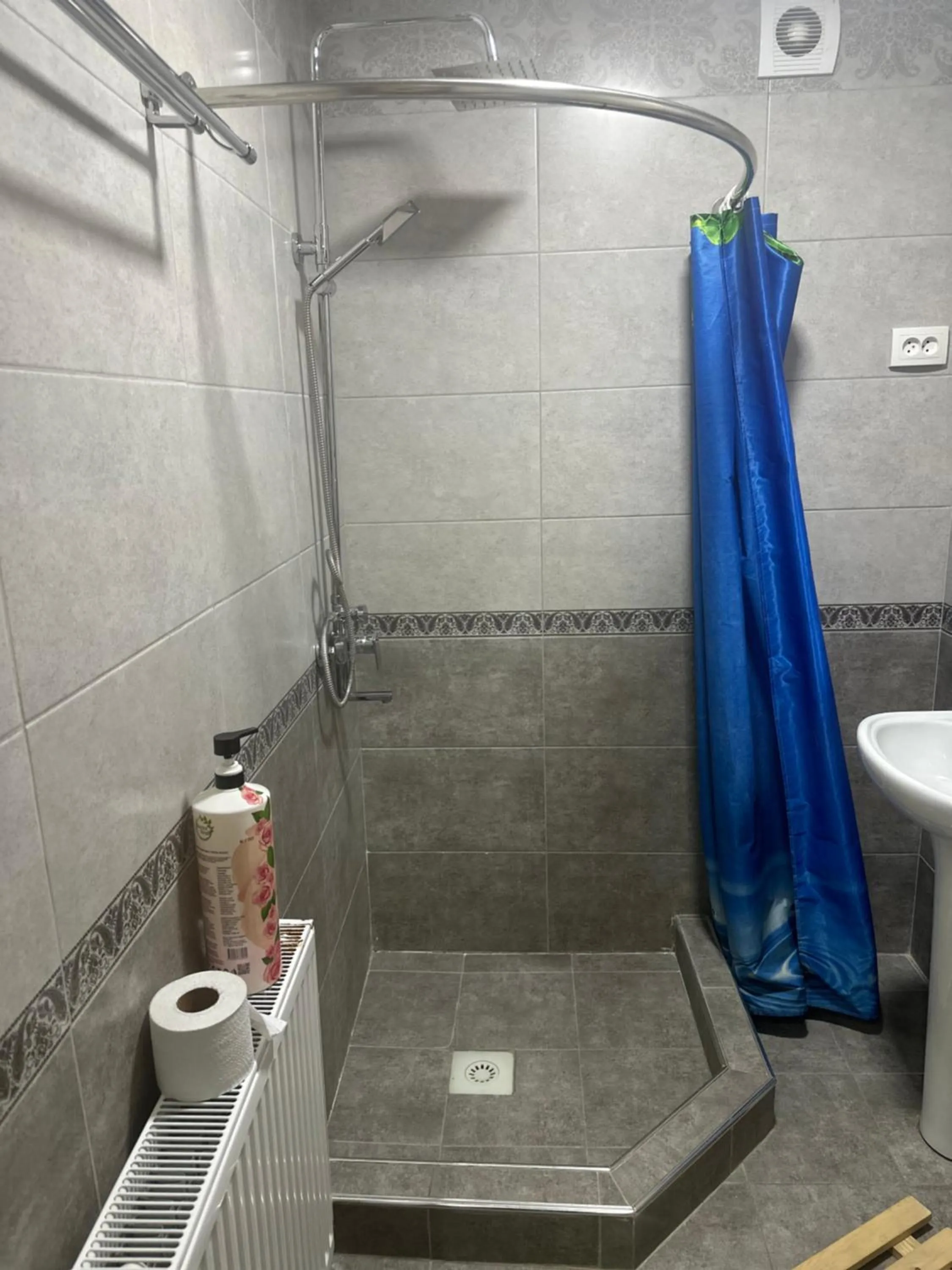 Bathroom in May weather Resort Family G House