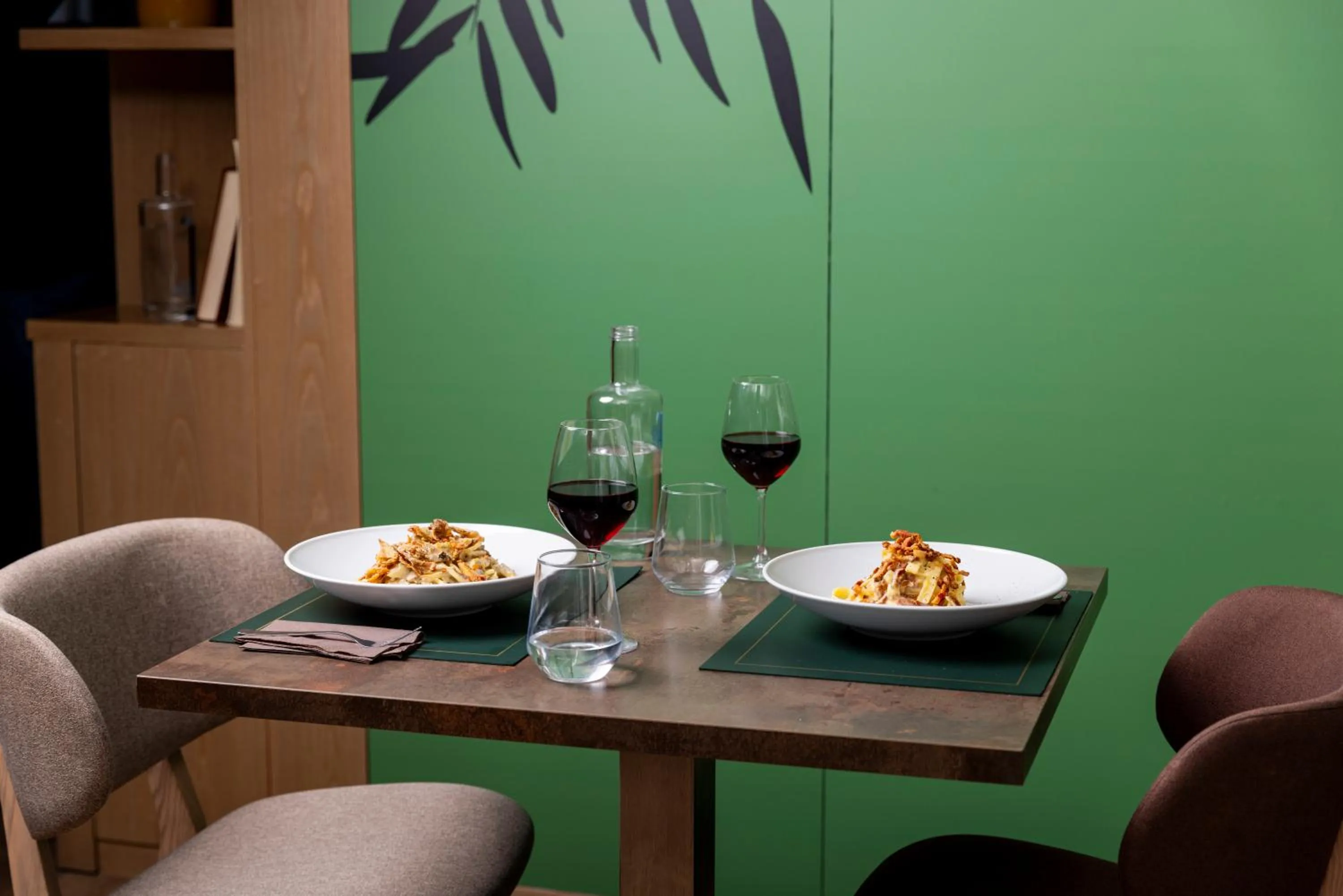 Restaurant/places to eat in The Caesar Roma