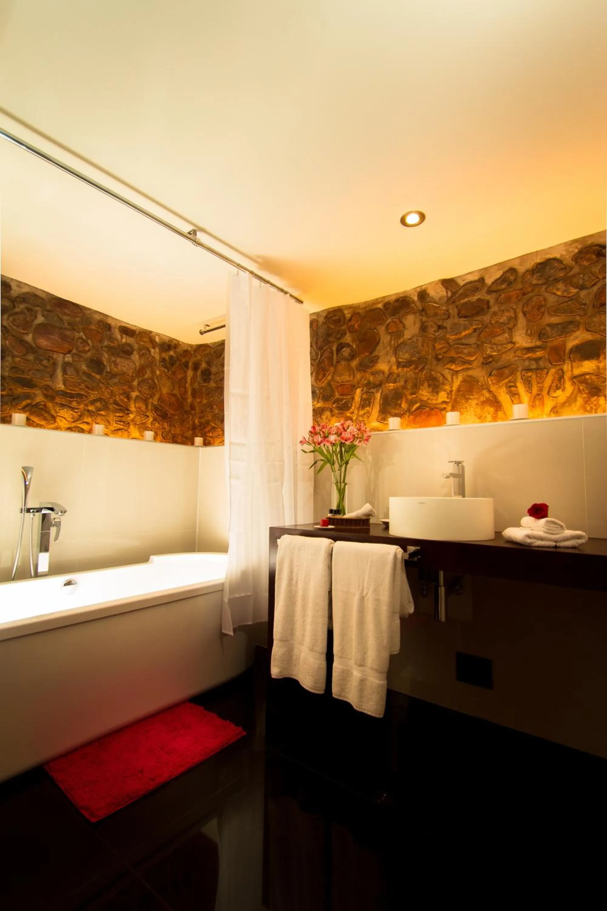 Bathroom, Bed in Wakapunku Boutique Hotel