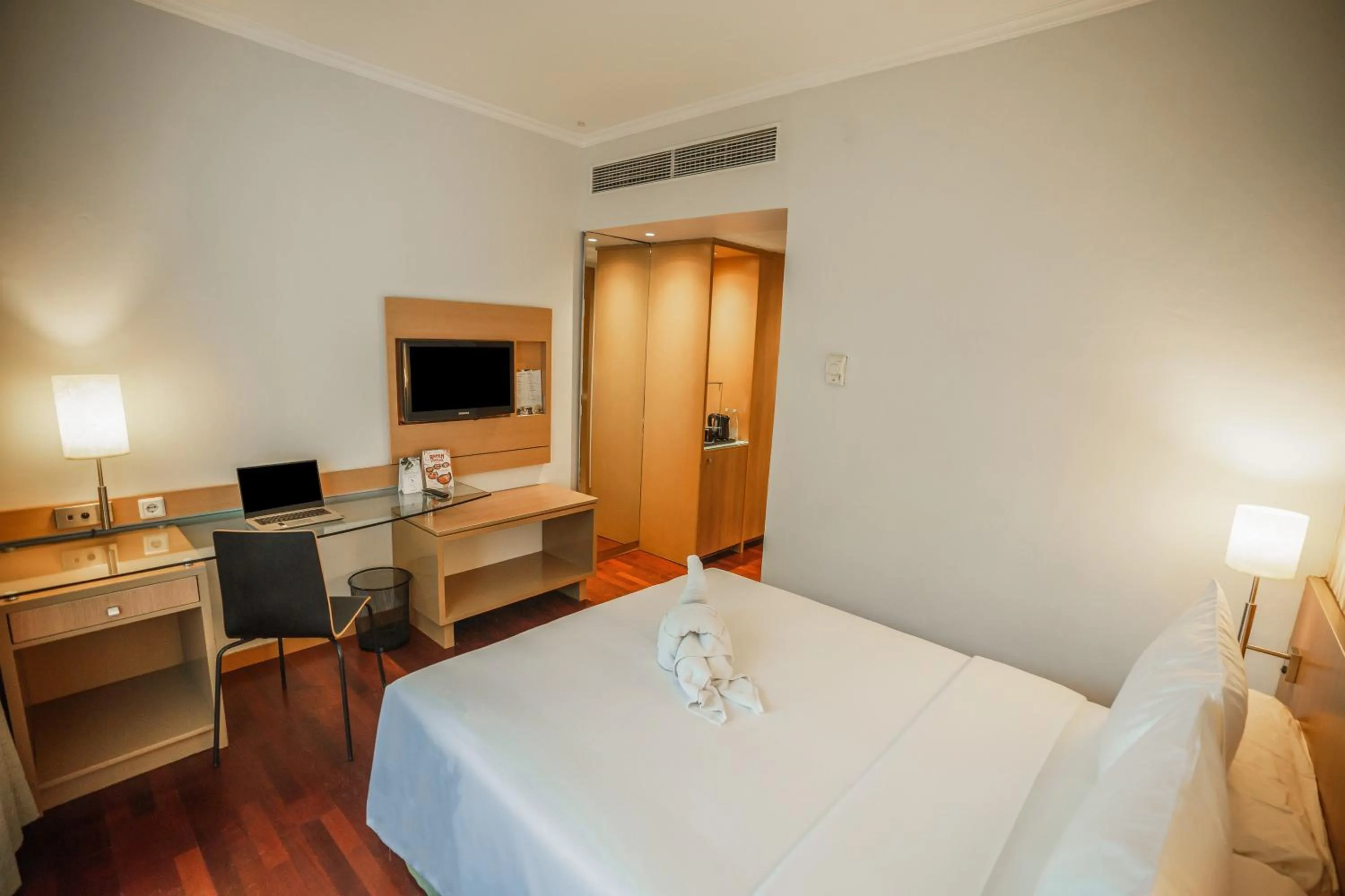 Bed in Hotel KIMAYA Slipi Jakarta By HARRIS
