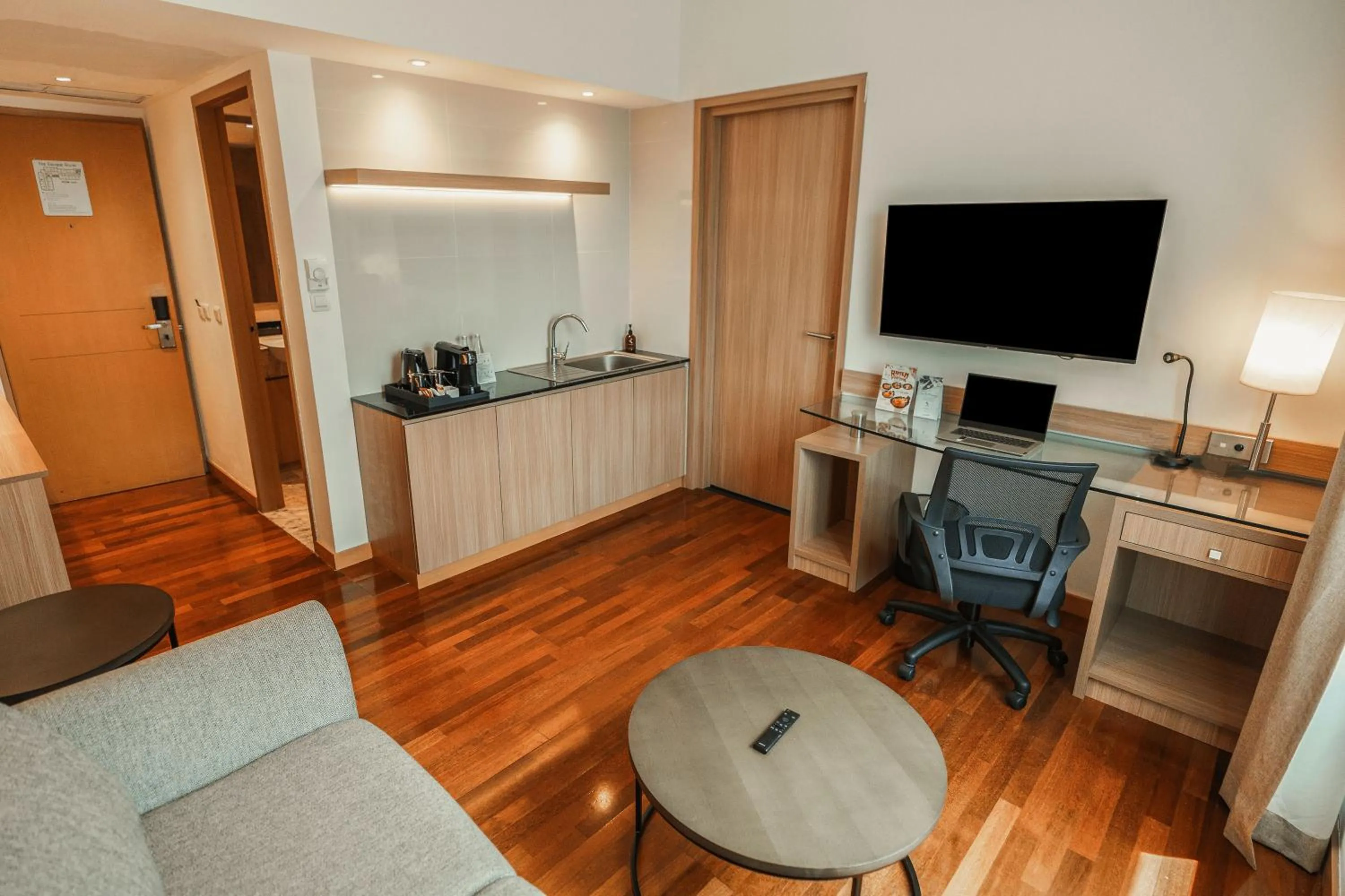 Coffee/tea facilities in Hotel KIMAYA Slipi Jakarta By HARRIS