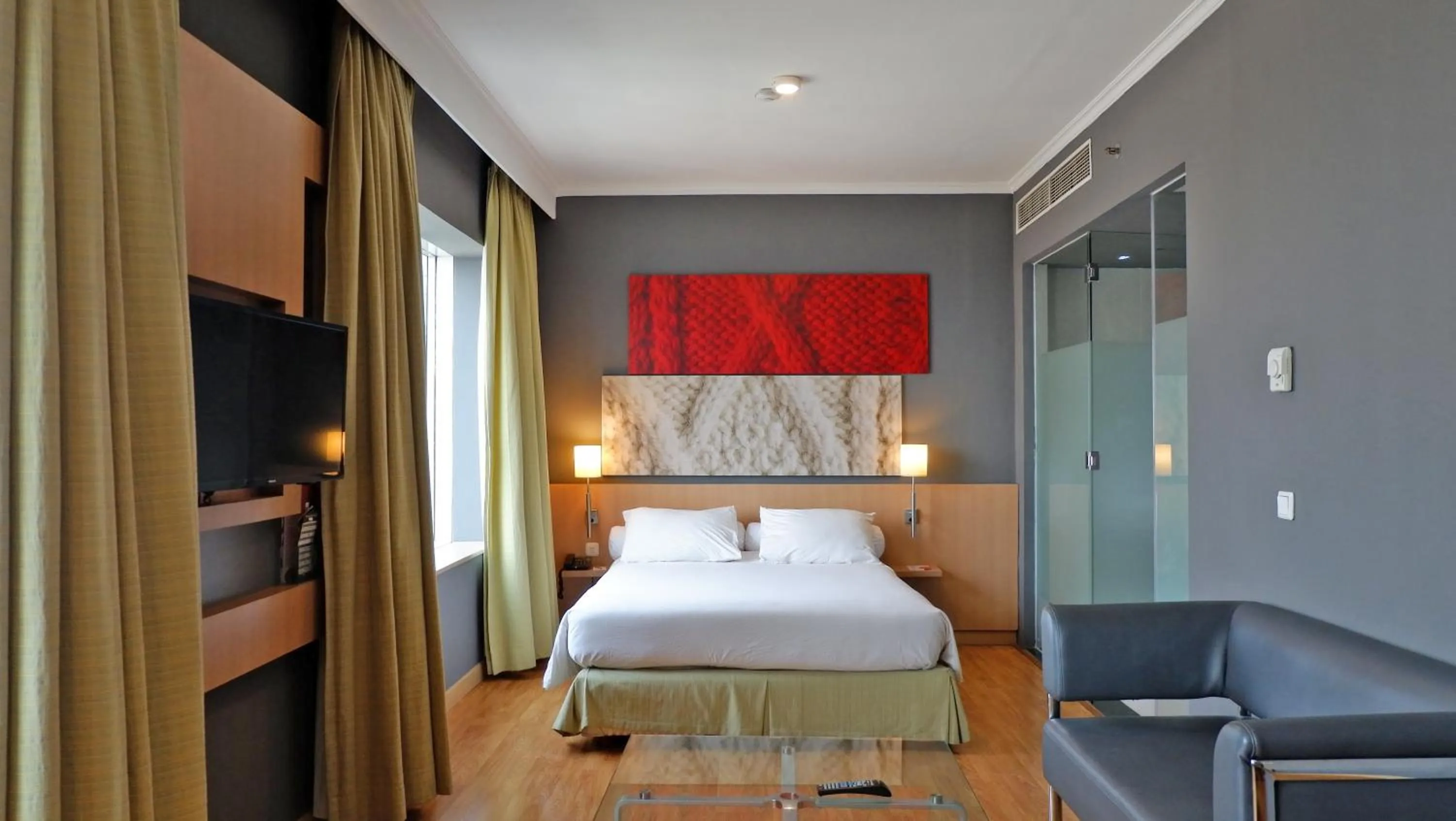 Photo of the whole room, Bed in Hotel KIMAYA Slipi Jakarta By HARRIS