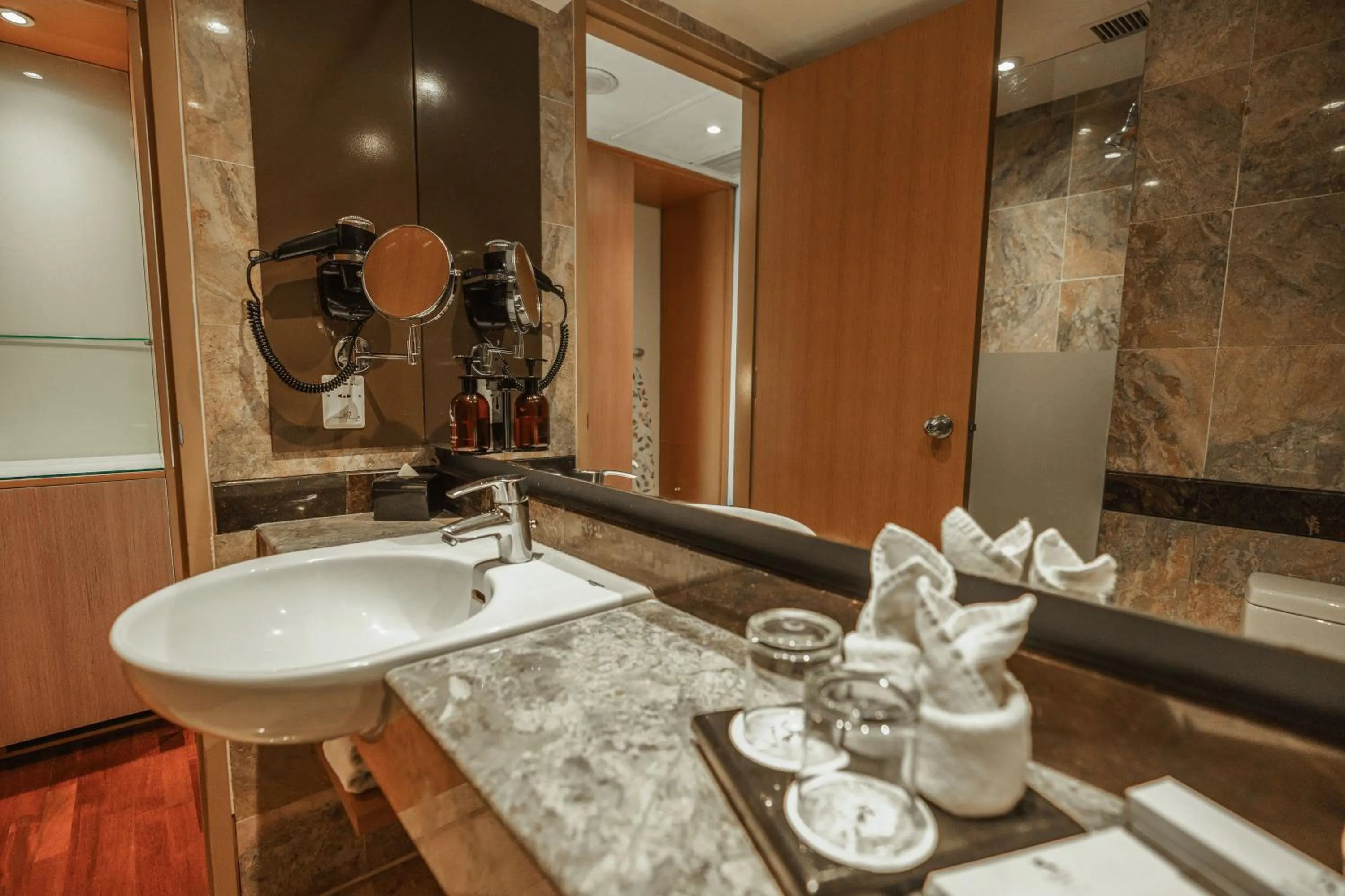 Bathroom in Hotel KIMAYA Slipi Jakarta By HARRIS