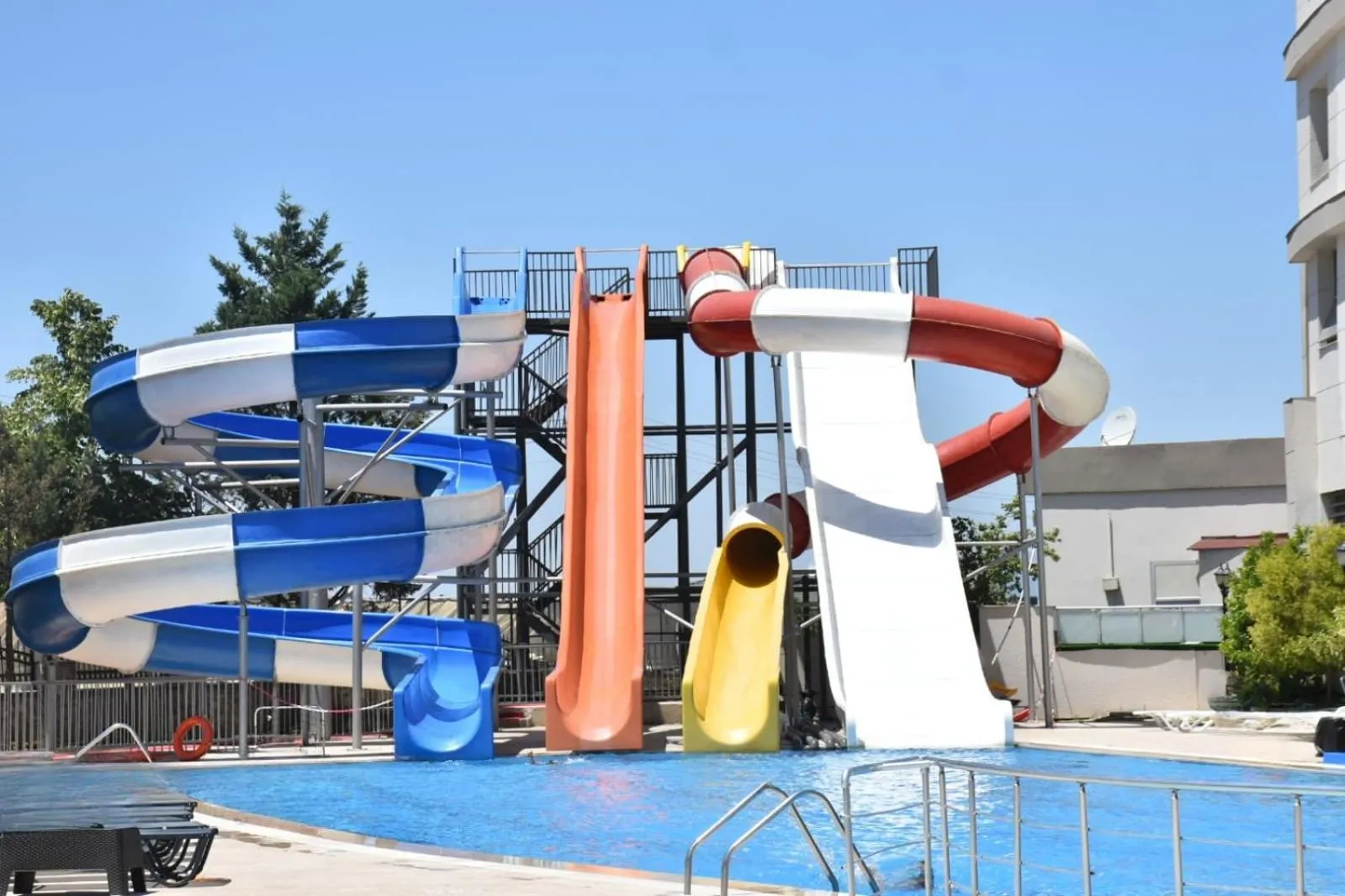 Swimming pool in The Sign Kocaeli Thermal Spa Hotel &Convention Center