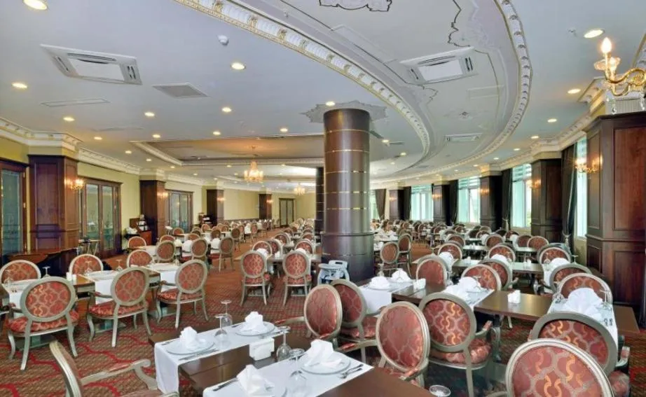 Restaurant/places to eat in The Sign Kocaeli Thermal Spa Hotel &Convention Center