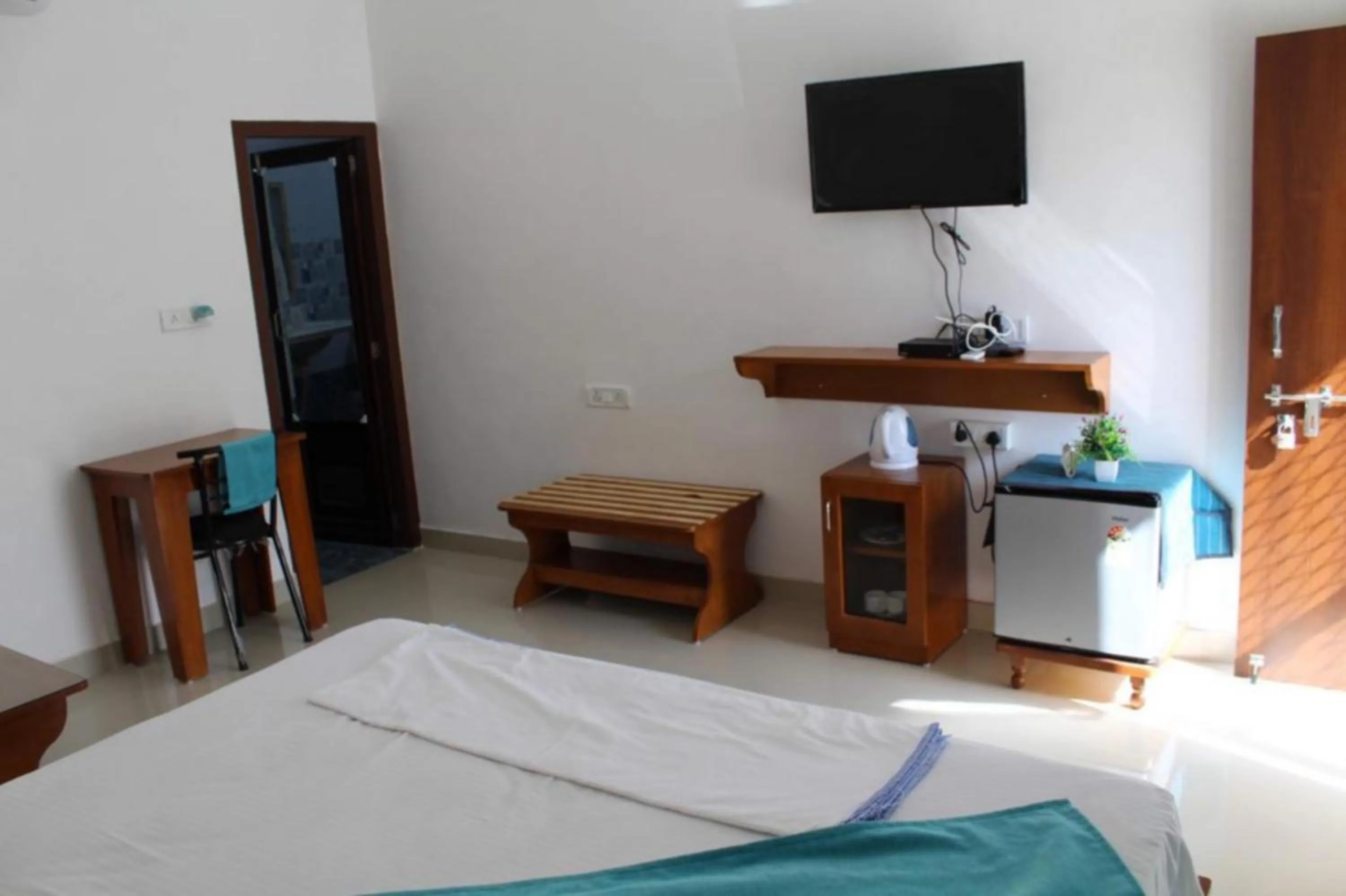 View (from property/room), Bed in Devendragarh Palace - Luxury Paying Guest House