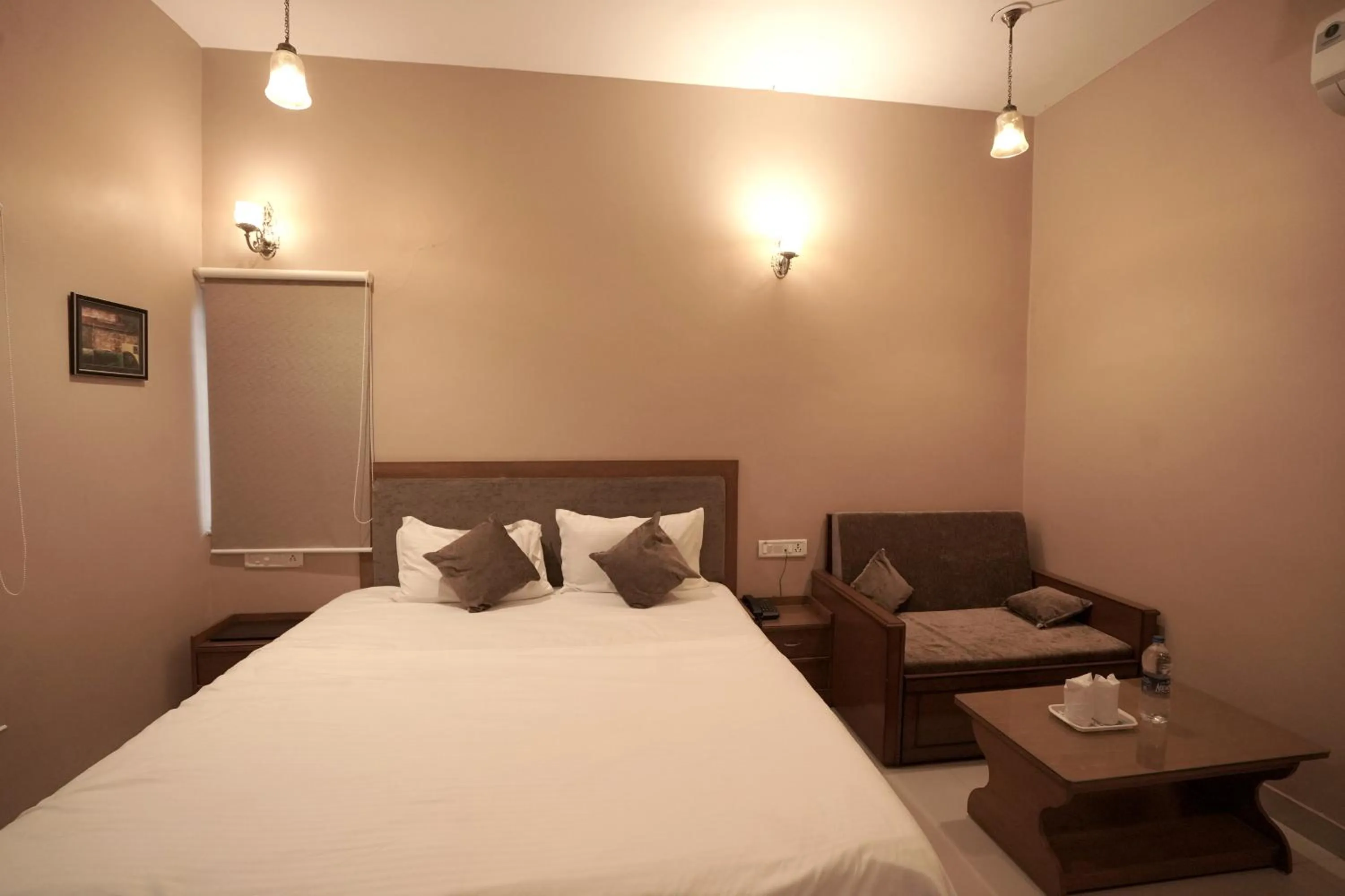 Bedroom, Bed in Devendragarh Palace - Luxury Paying Guest House