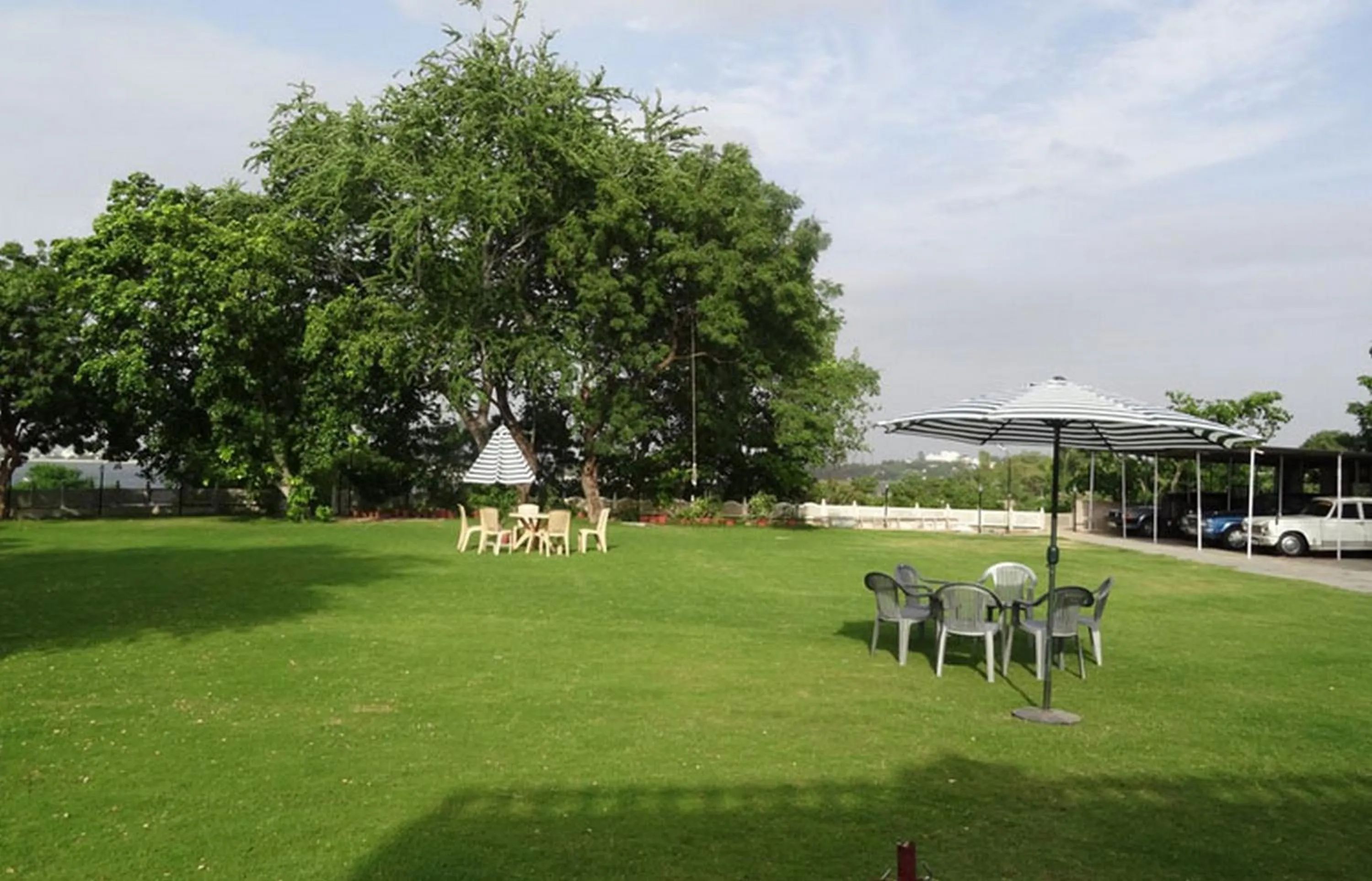 Garden view in Devendragarh Palace - Luxury Paying Guest House