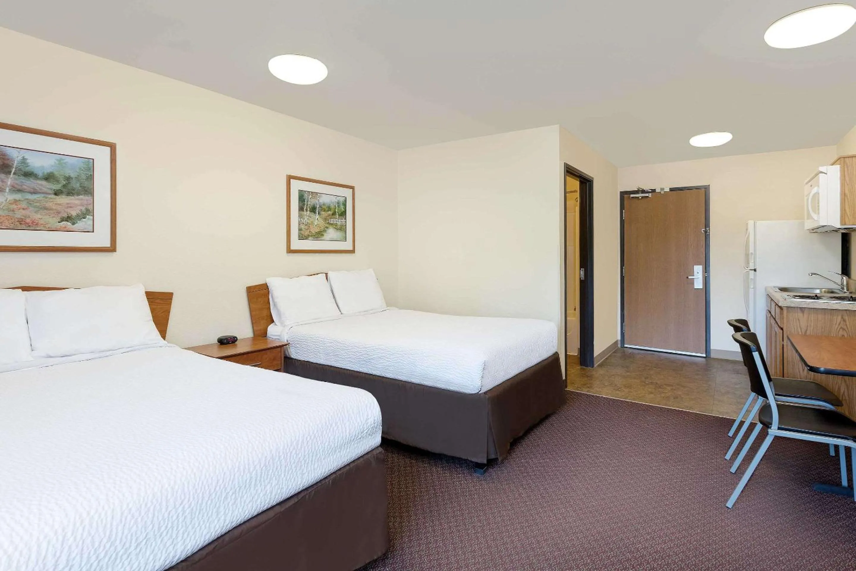 Photo of the whole room, Bed in WoodSpring Suites Tyler Rose Garden