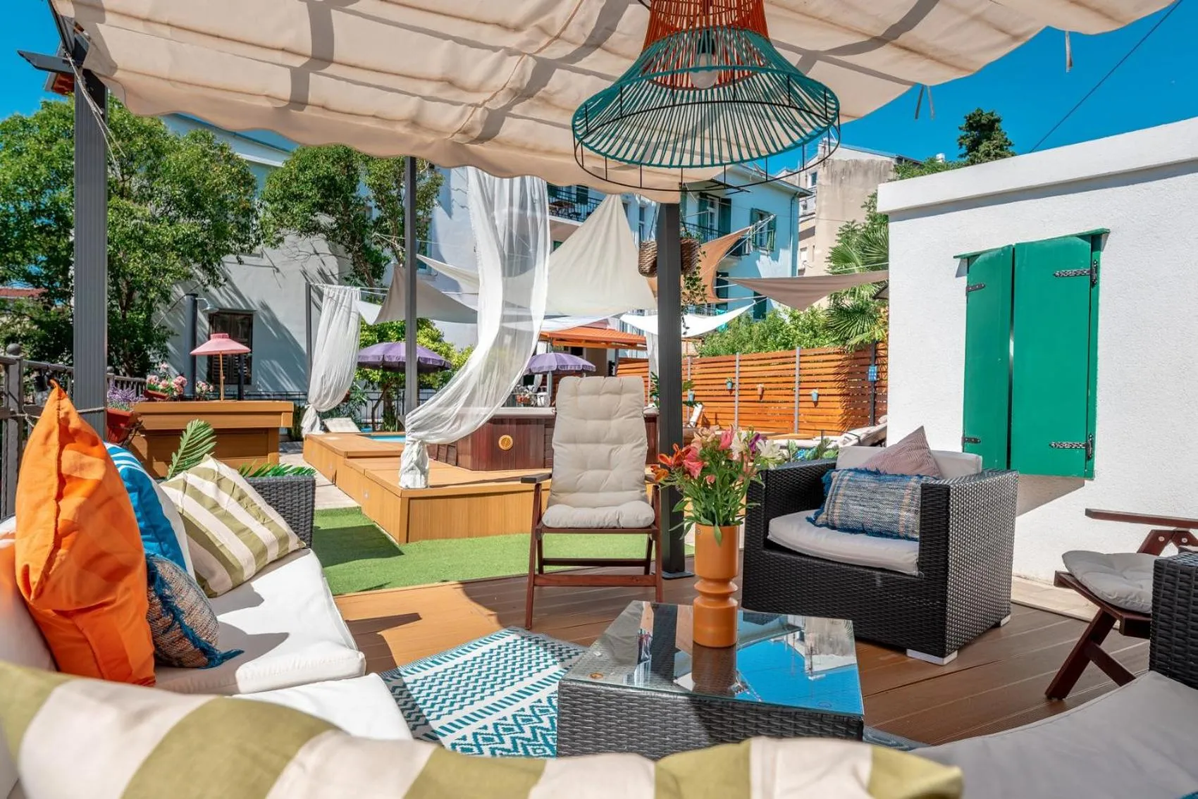 Evala luxury rooms with pool and garden