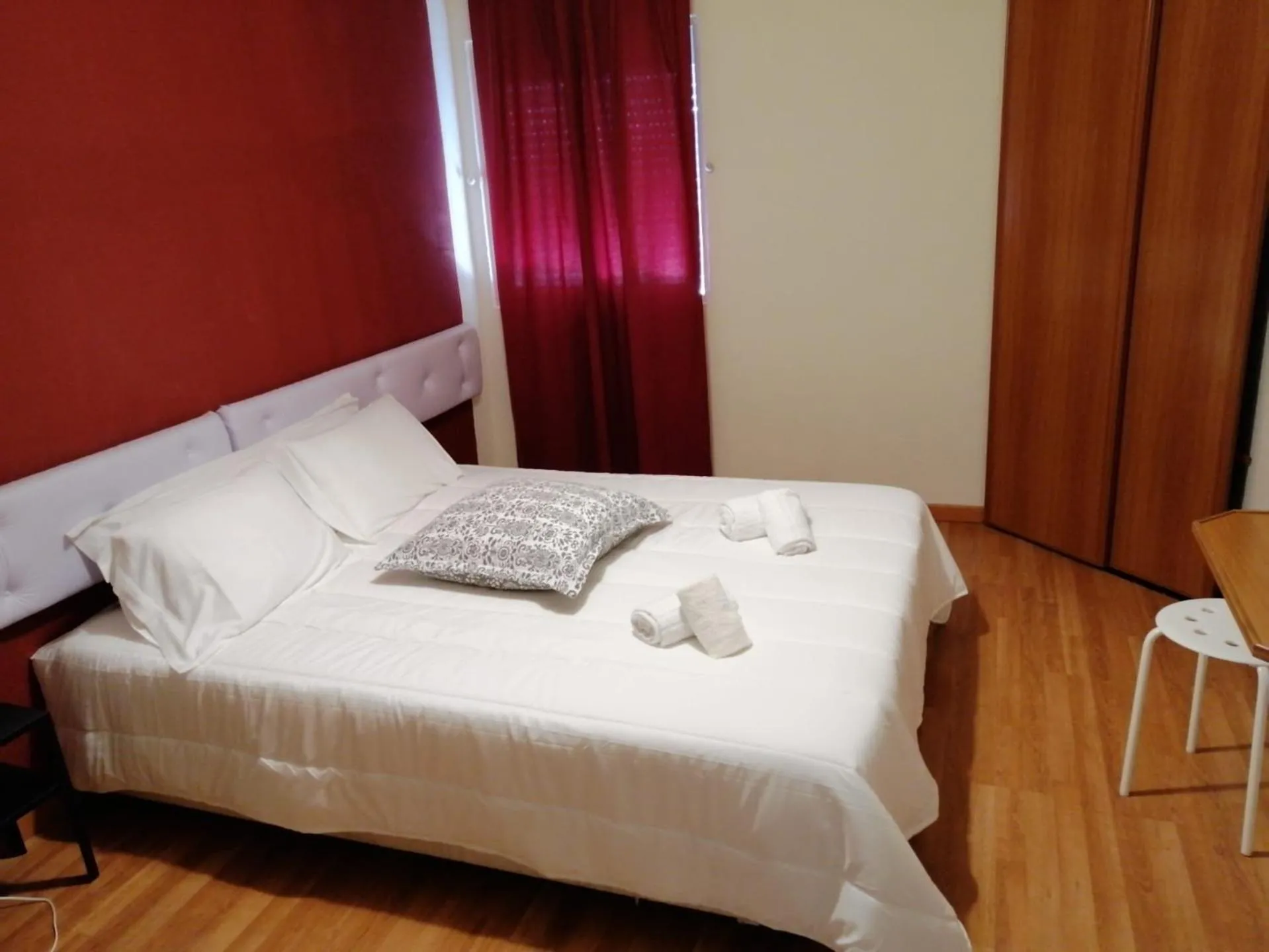 Photo of the whole room, Bed in Guesthouse RSA by Umbral
