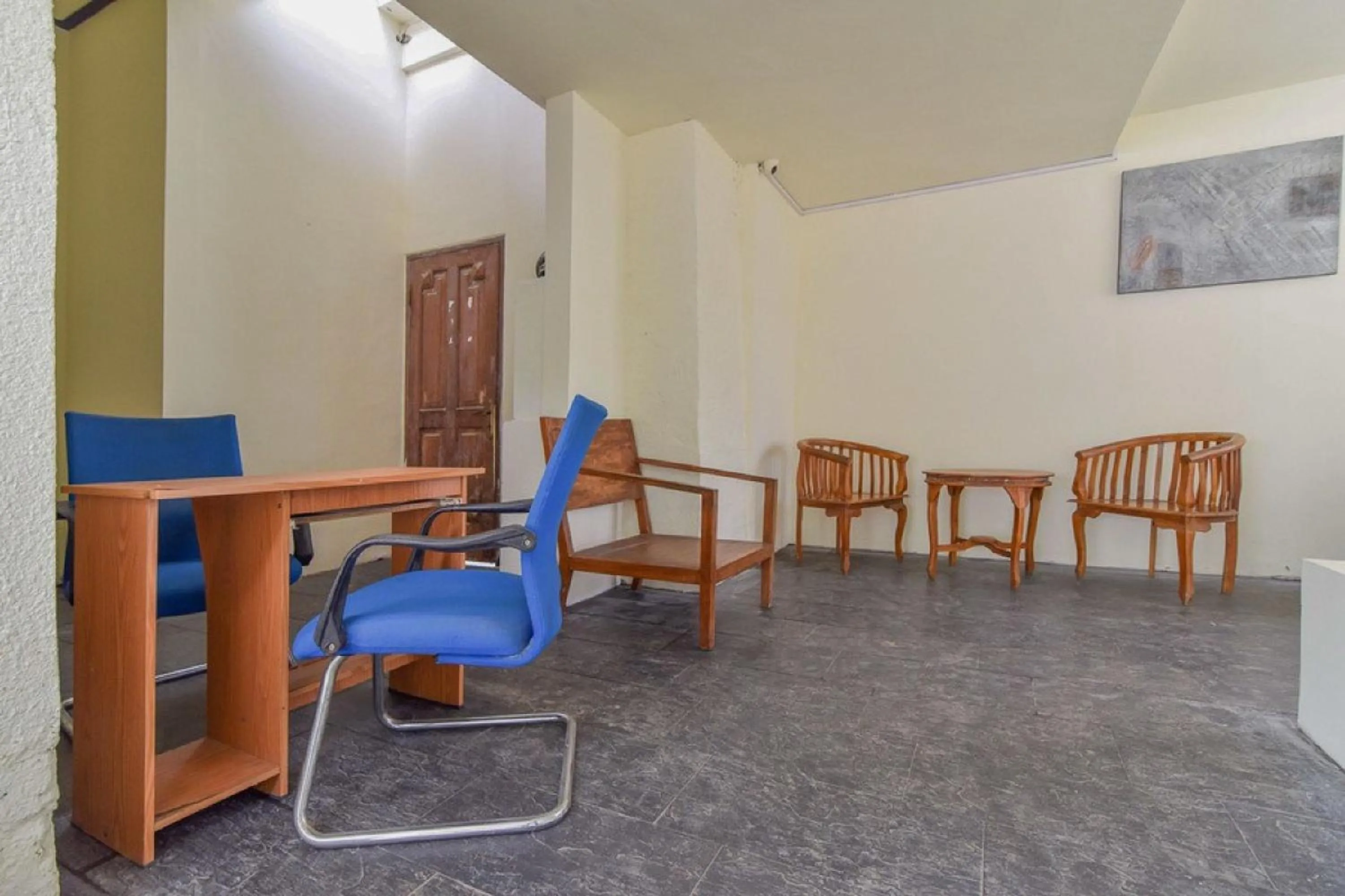 Living room in RedDoorz Plus near Seminyak Square