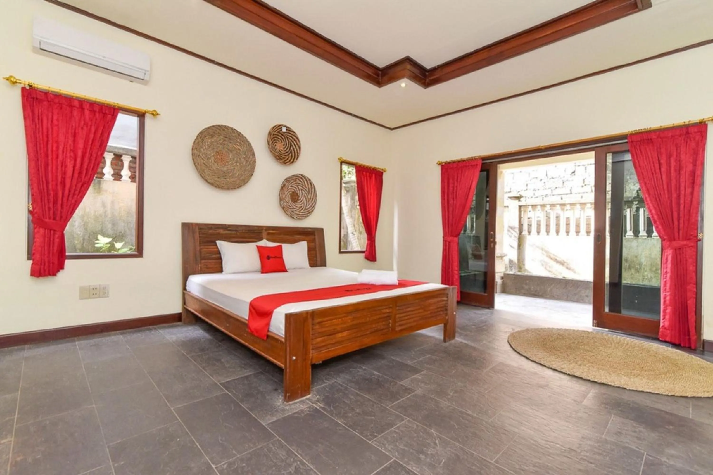 Bed in RedDoorz Plus near Seminyak Square