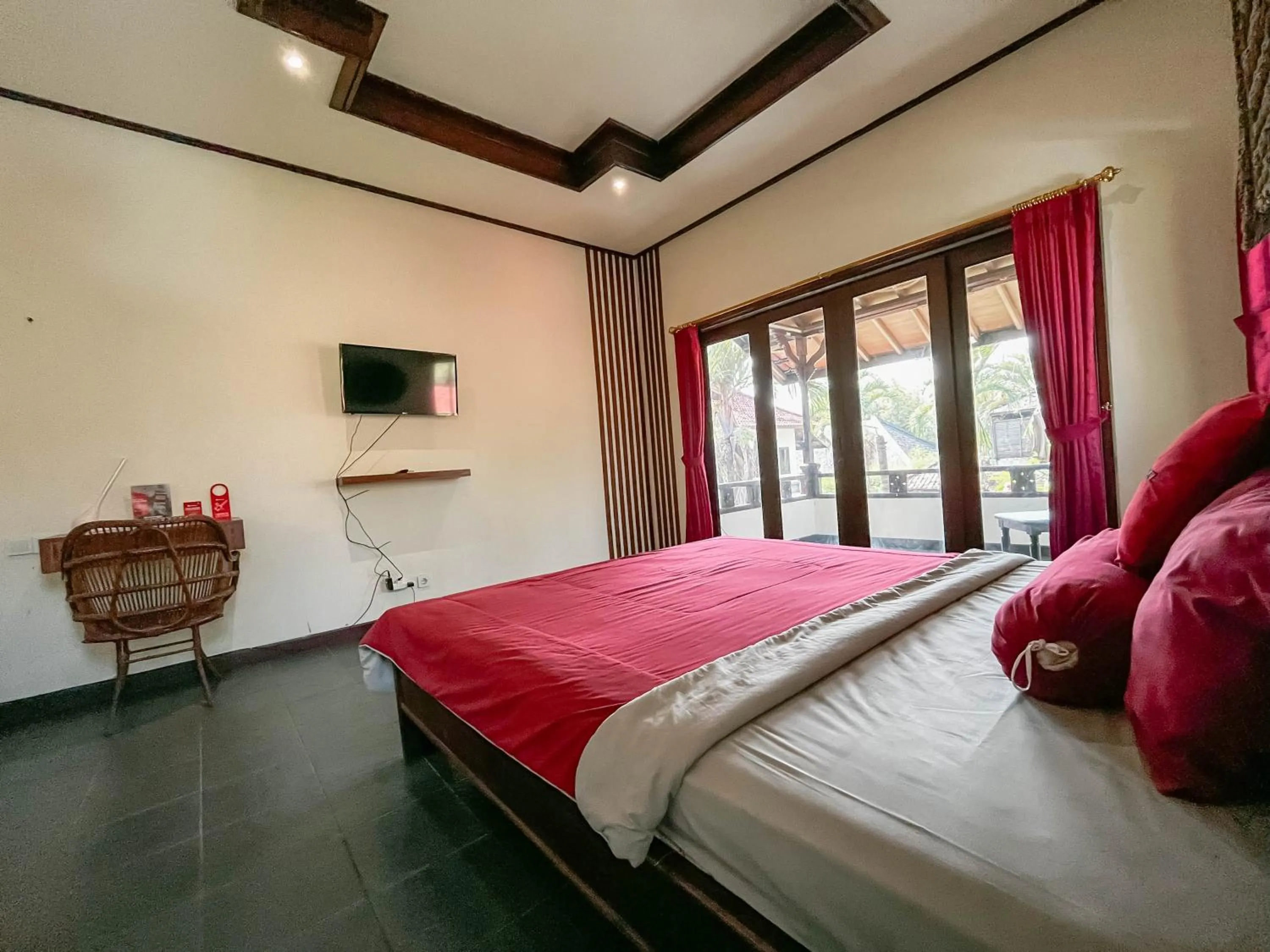 Bed in RedDoorz Plus near Seminyak Square