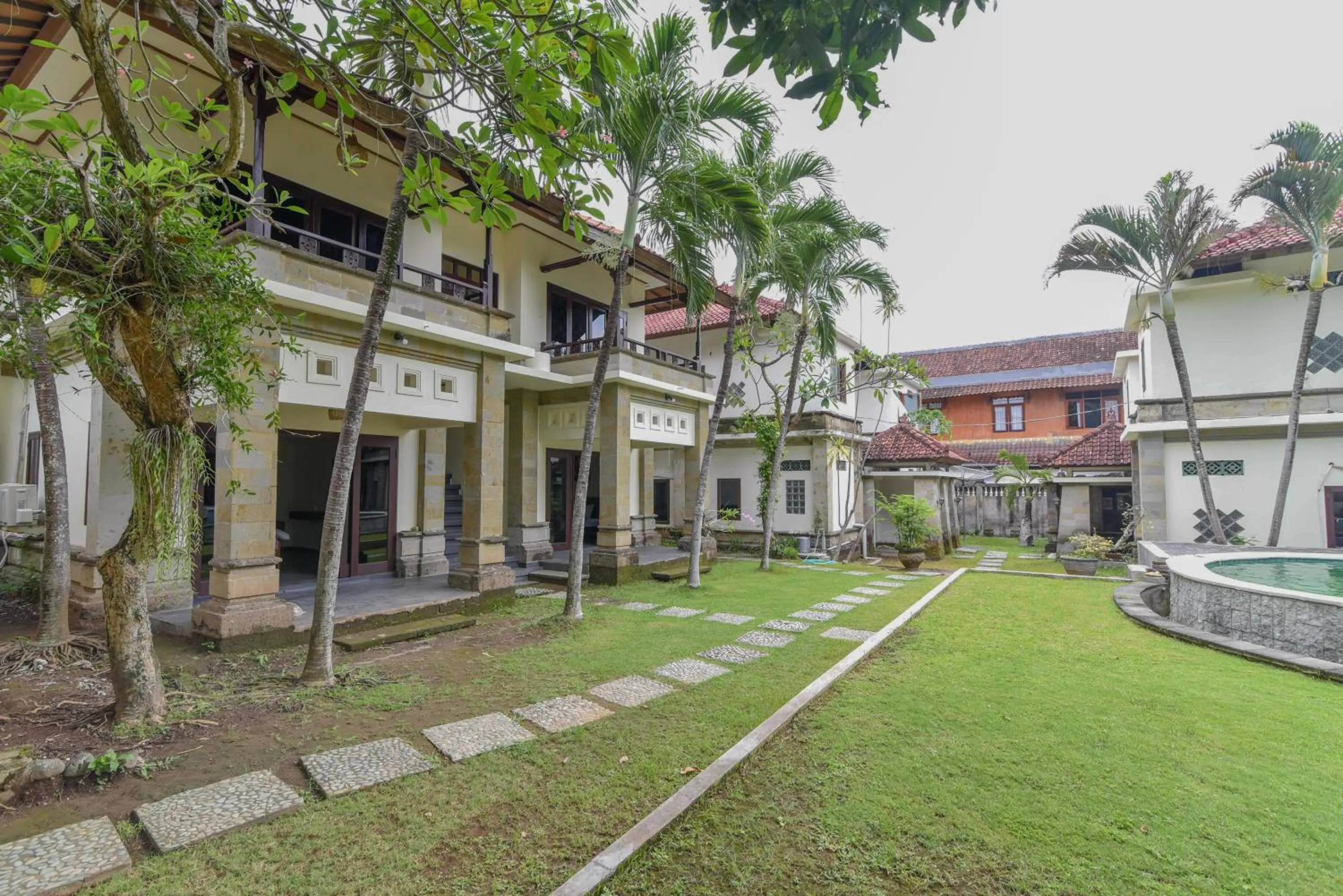 Property building in RedDoorz Plus near Seminyak Square