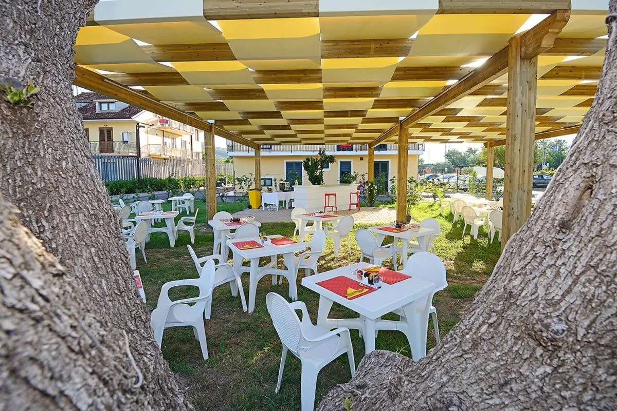 Restaurant/places to eat in Victoria Resort