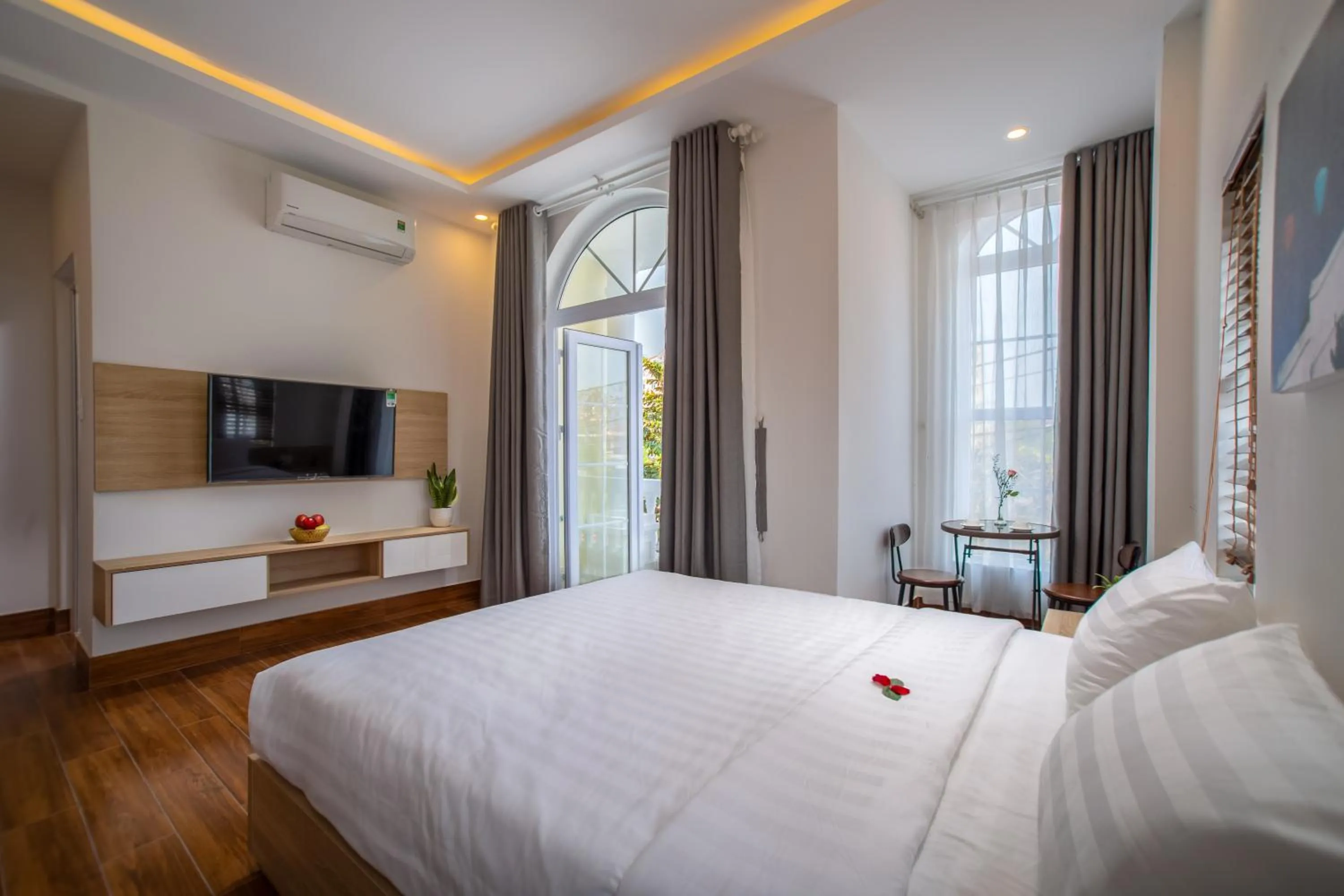 Photo of the whole room, Bed in Truc Loc Villa